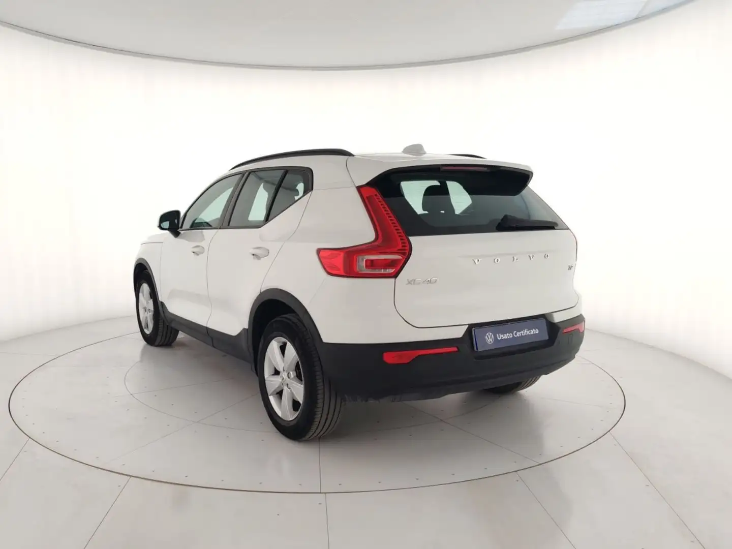 Volvo XC40 T2 Momentum Core Weiß - 2