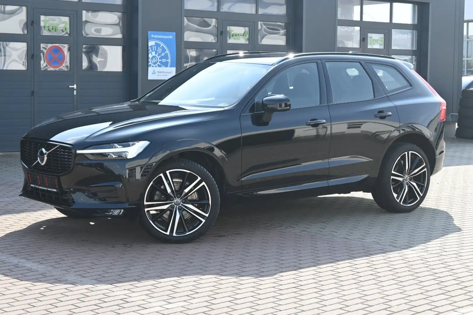 Volvo XC60 B4 R-Design*LED*H&K*360*STHZ*21" Schwarz - 1