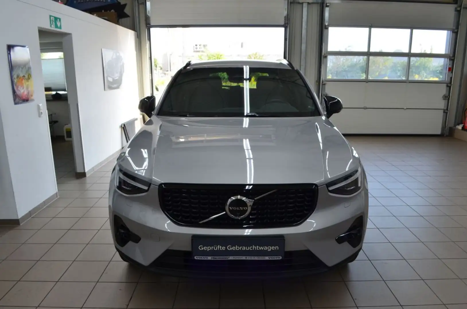 Volvo XC40 B4 B DKG Plus Dark*360°KAMERA*ALARM*BUSINESS-P* Silber - 2