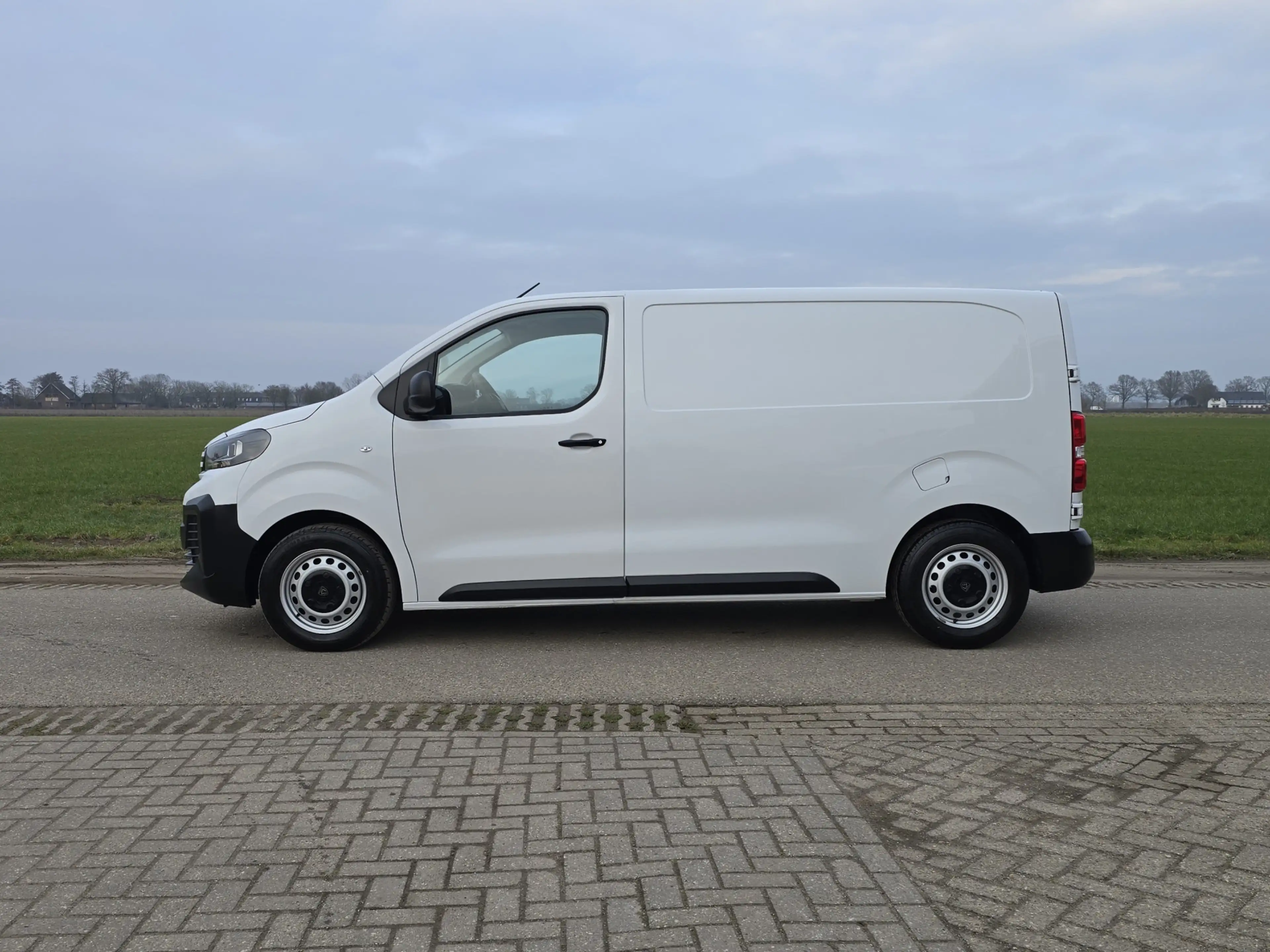 Peugeot Expert 1.5 BlueHDi S&S L2 - 120 Pk - Euro 6 - Airco - Cru — photo 2
