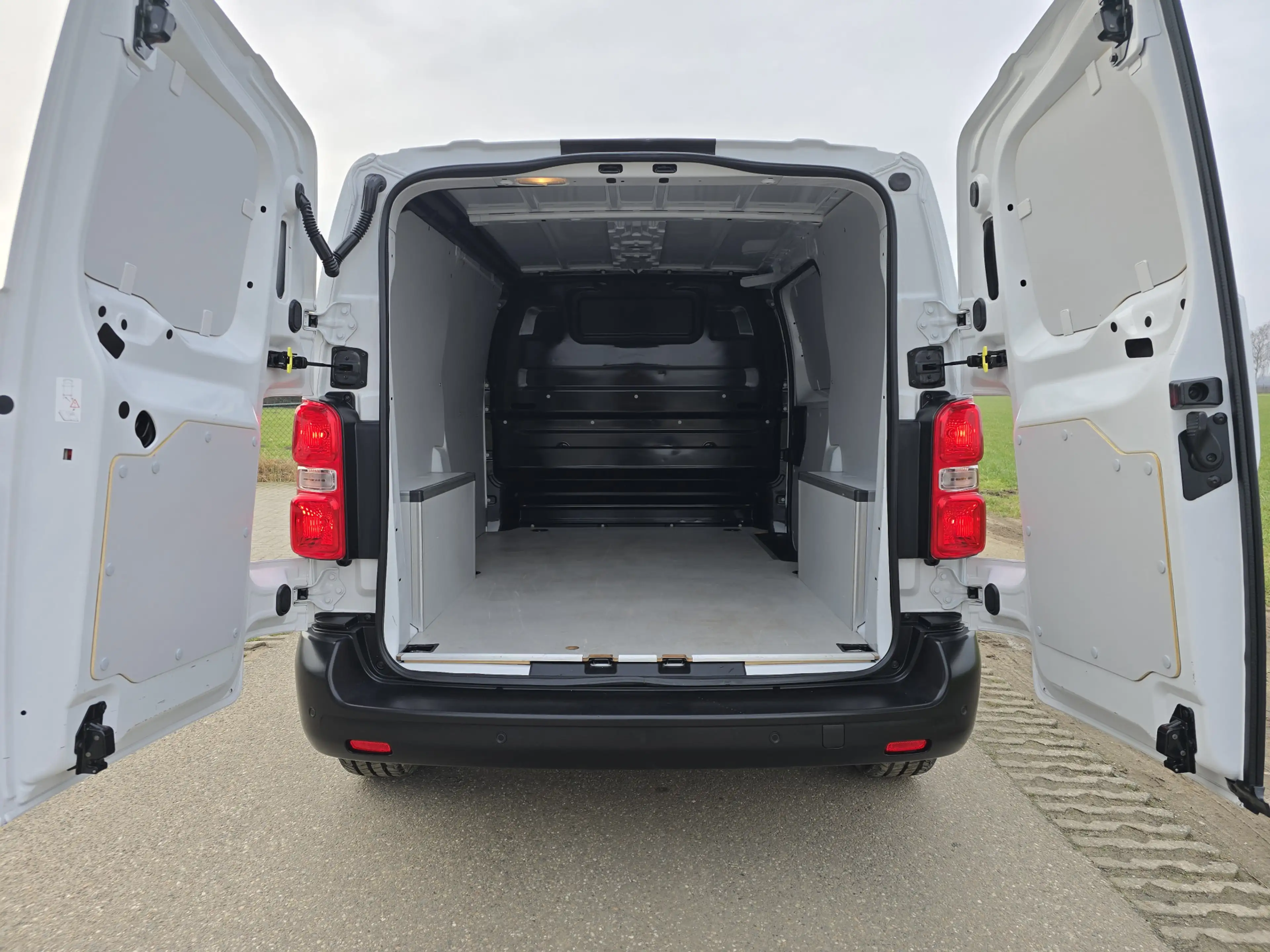 Peugeot Expert 1.5 BlueHDi S&S L2 - 120 Pk - Euro 6 - Airco - Cru — photo 6