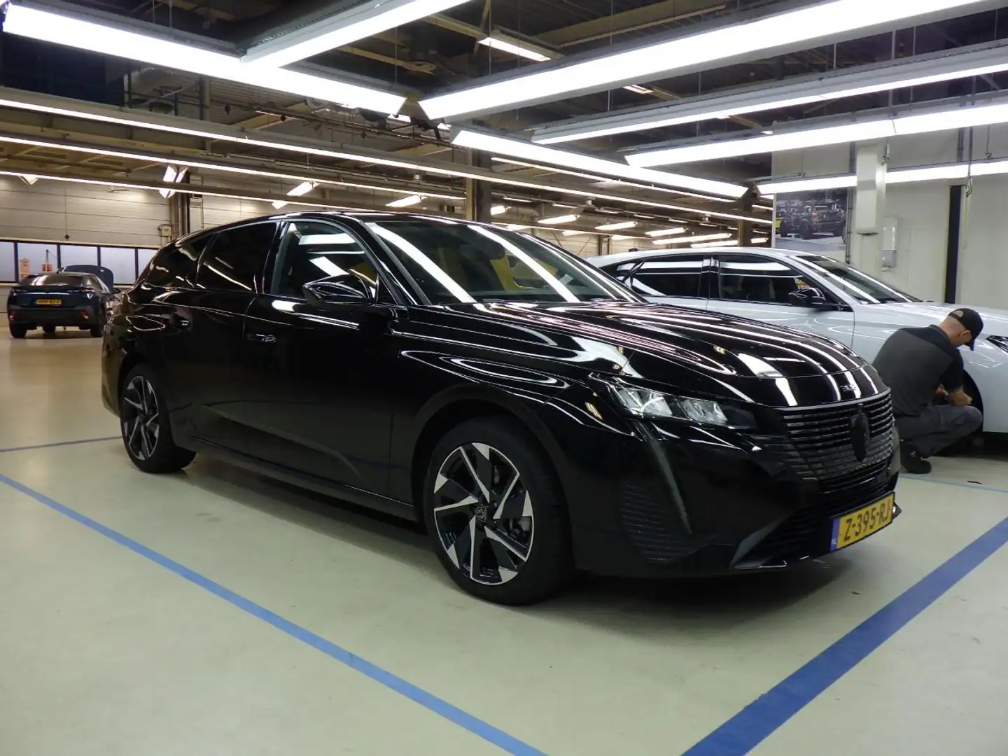 Peugeot 308 SW 1.2 PureTech Allure | Automaat | Navigatie | Ca Schwarz - 2