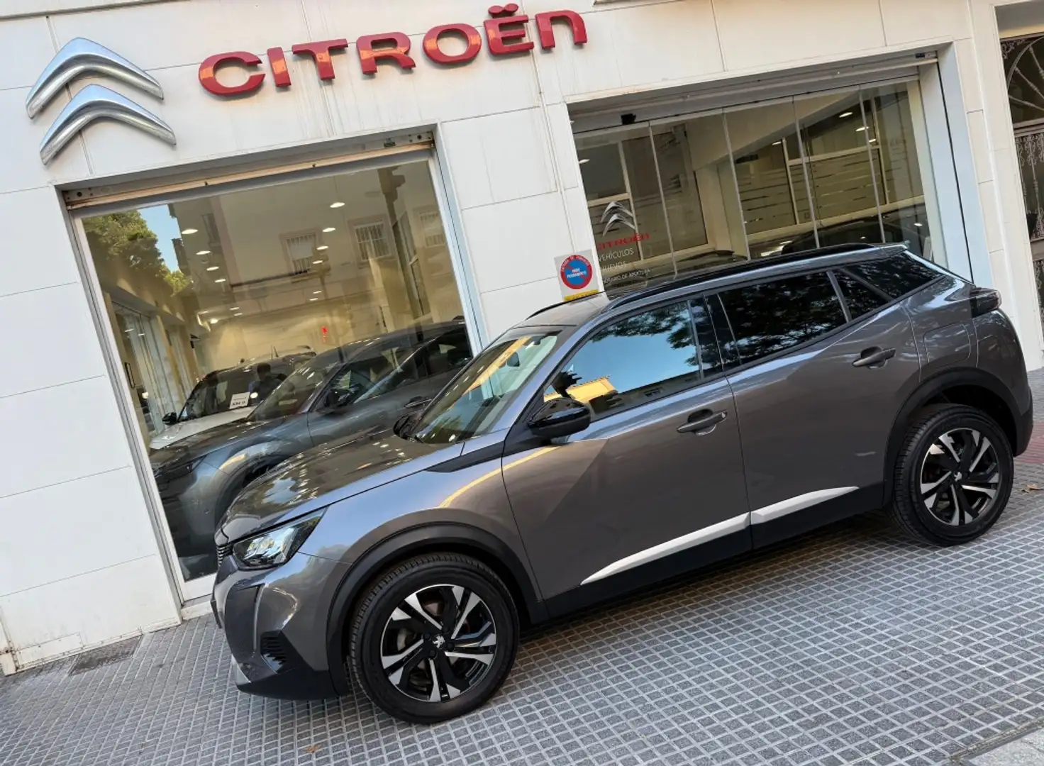 Peugeot 2008 1.2 PureTech S&S Active Pack 130 Gris - 2