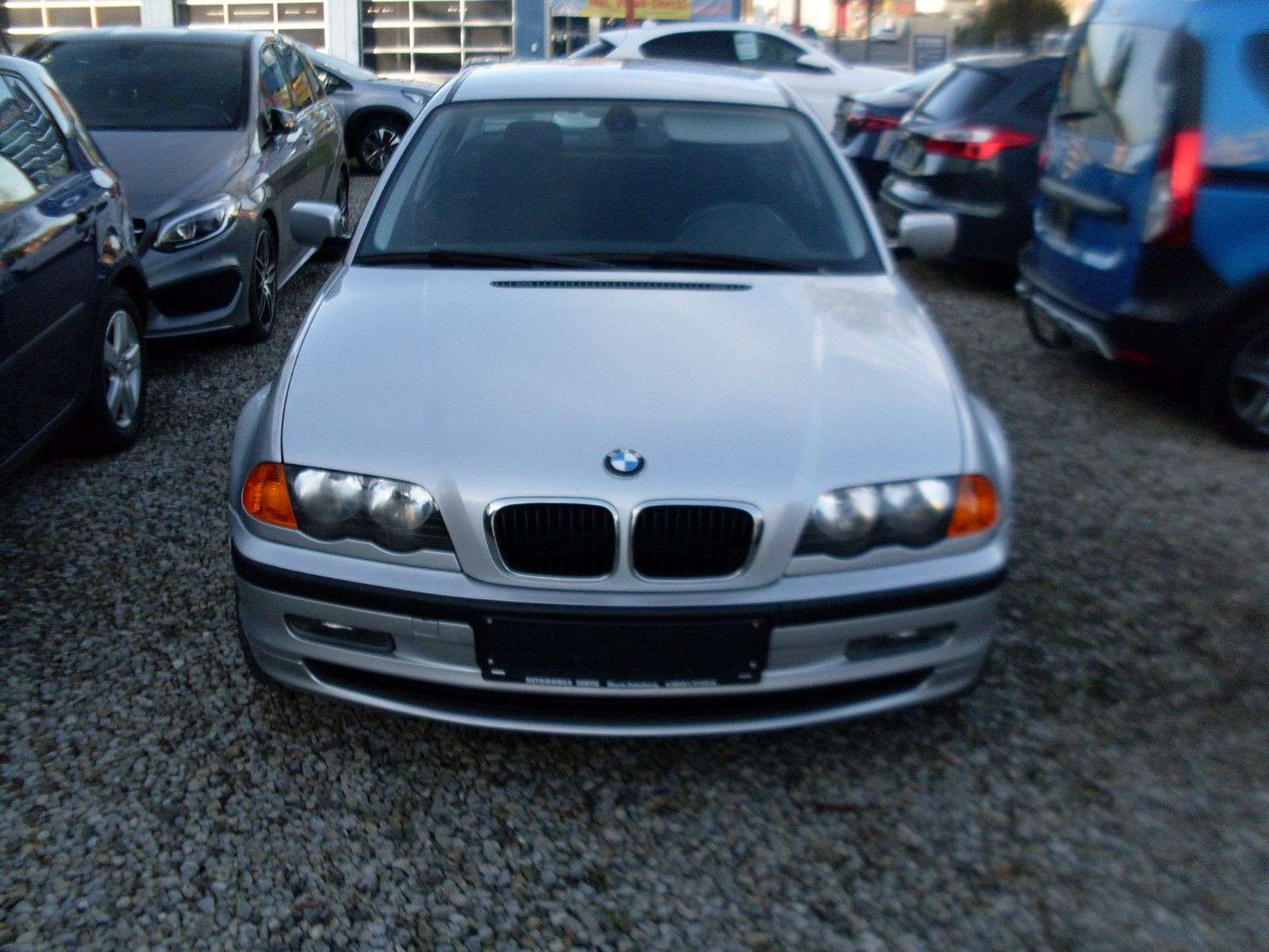 Second hand Bmw 3 Series 318i