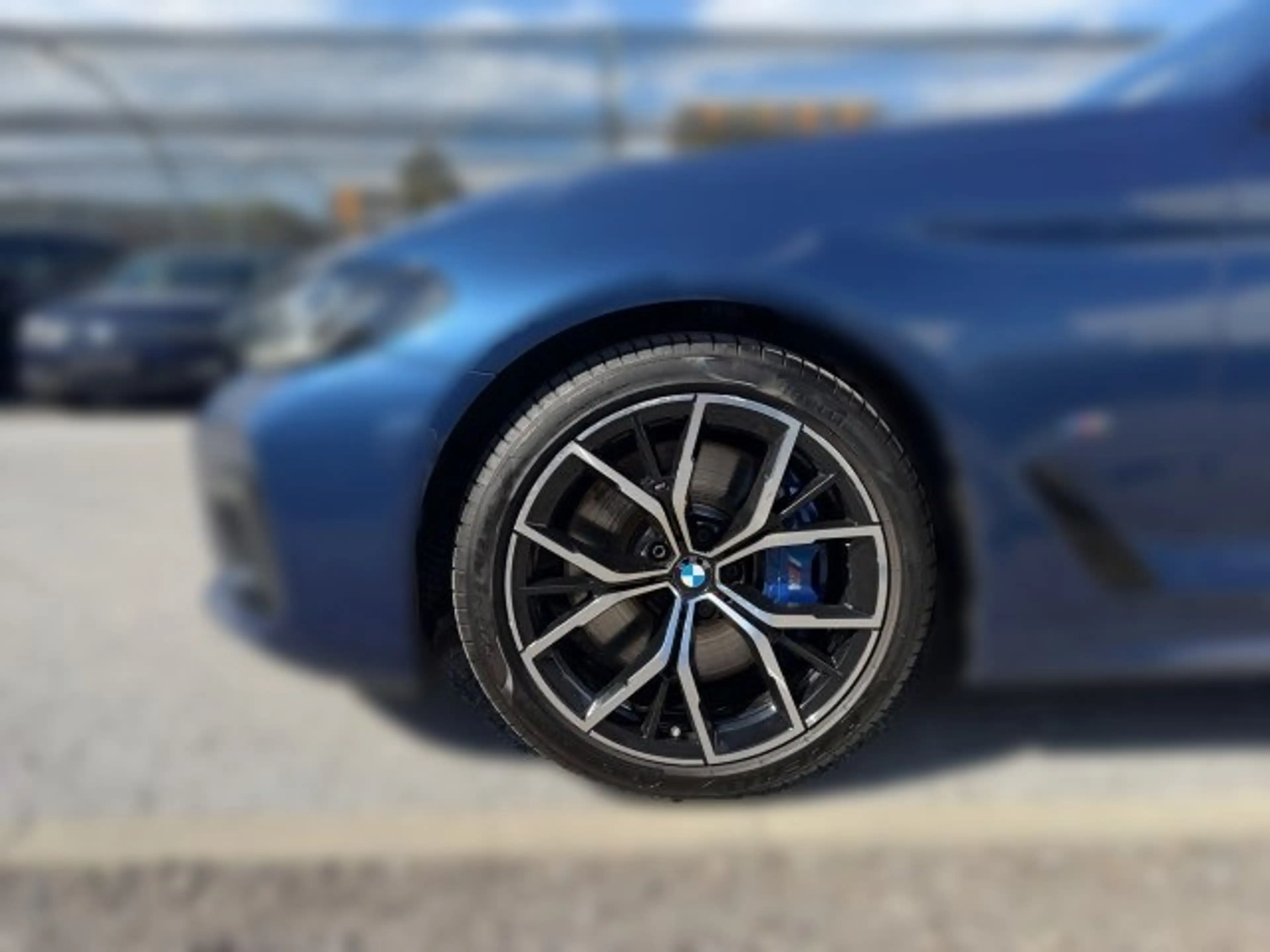 BMW 540 i 48 V Touring xD — photo 11