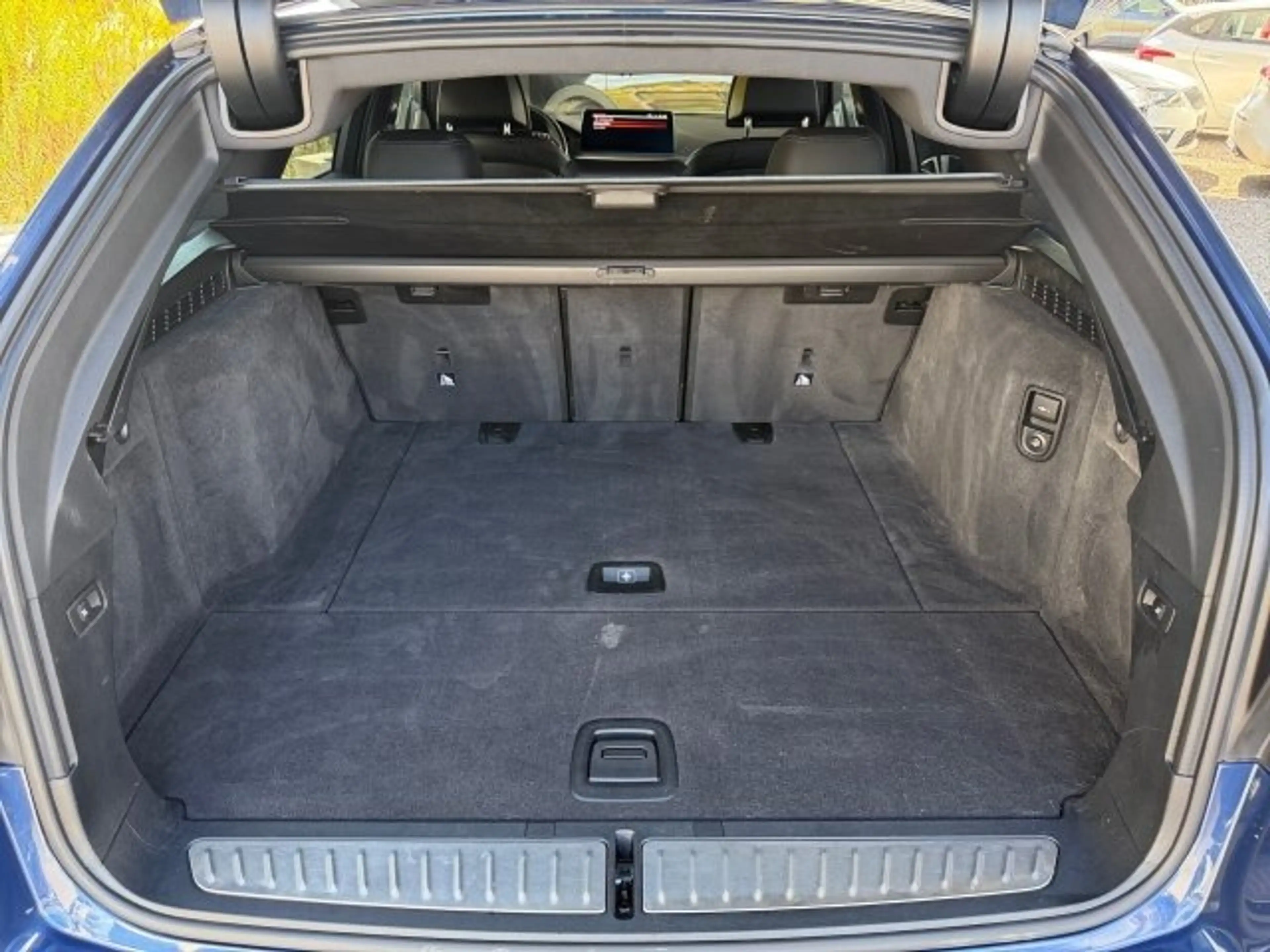 BMW 540 i 48 V Touring xD — photo 2