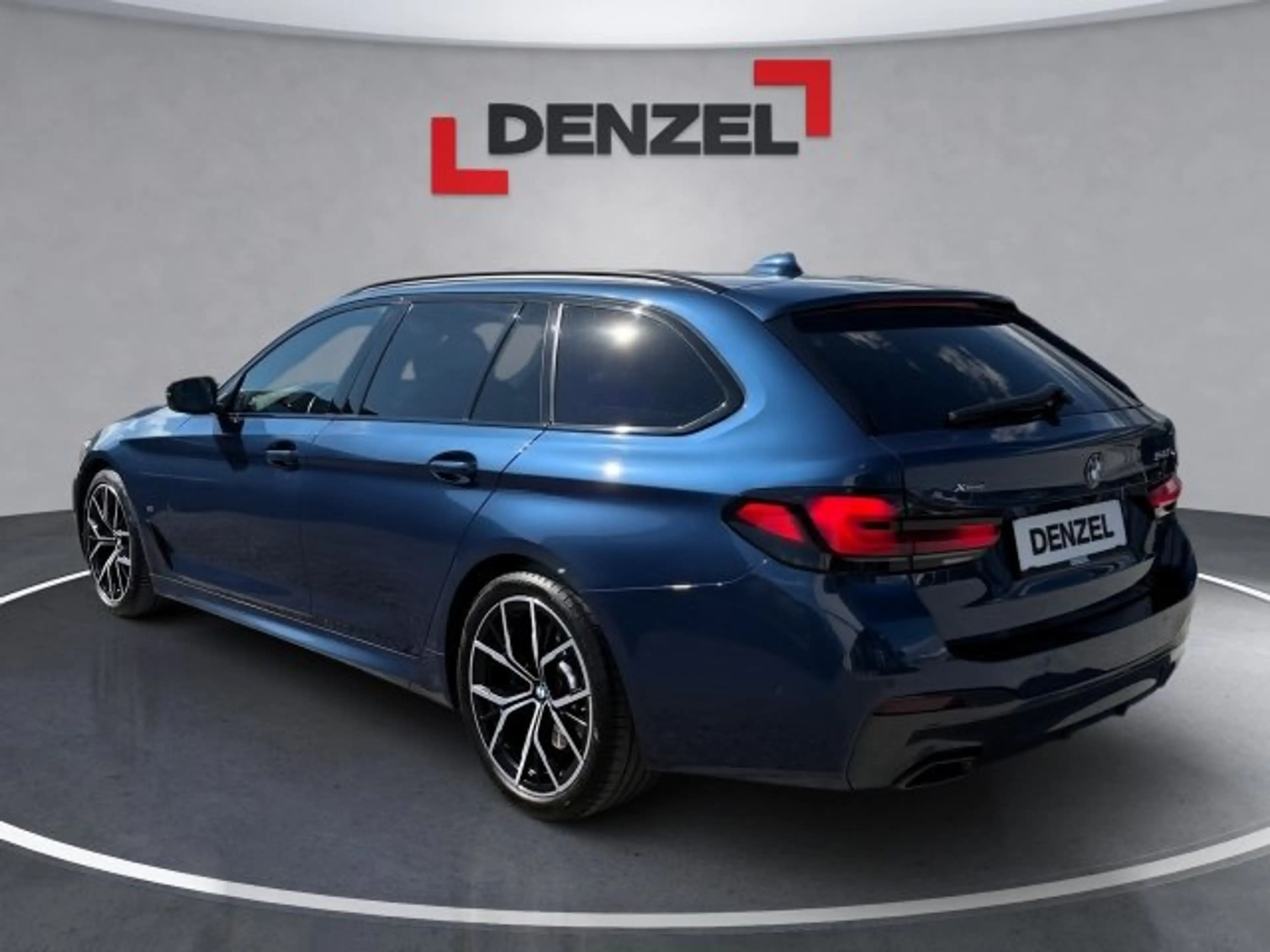 BMW 540 i 48 V Touring xD — photo 9