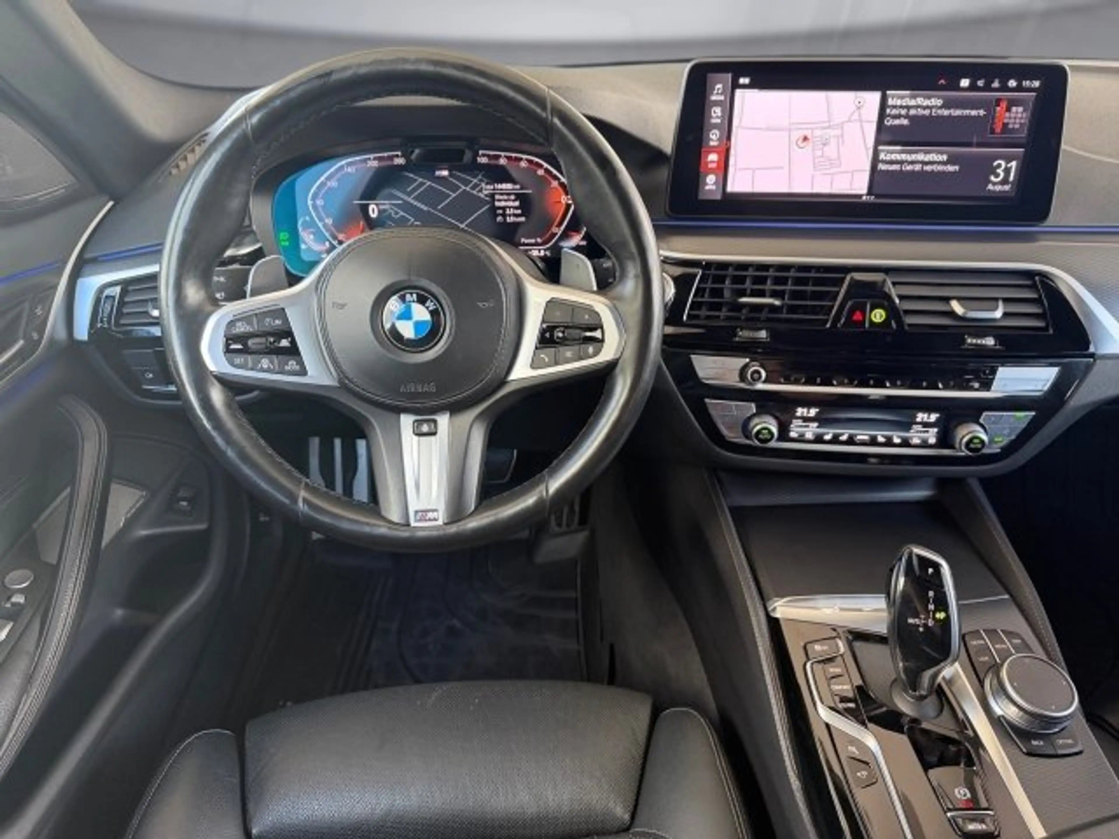 BMW 540 i 48 V Touring xD — photo 13
