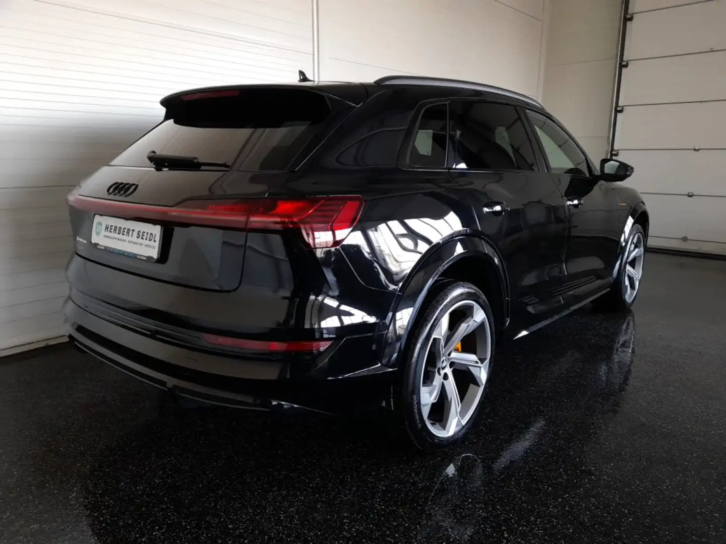 Audi e-tron S 95 QUATTRO S-LINE BLACK *NP: € 116.677,- / LEDER SPORTSITZE PLUS / 22 ZOLL / MATRIX-LED* Schwarz - 2