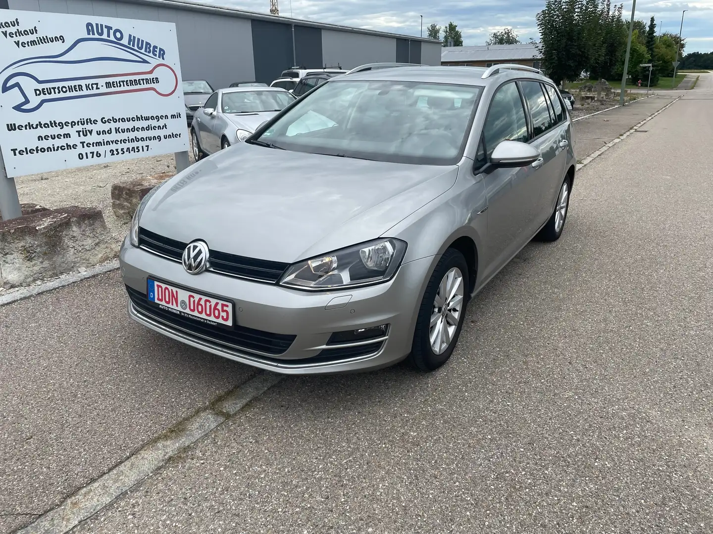 Volkswagen Golf Variant Lounge BMT Schwarz - 2