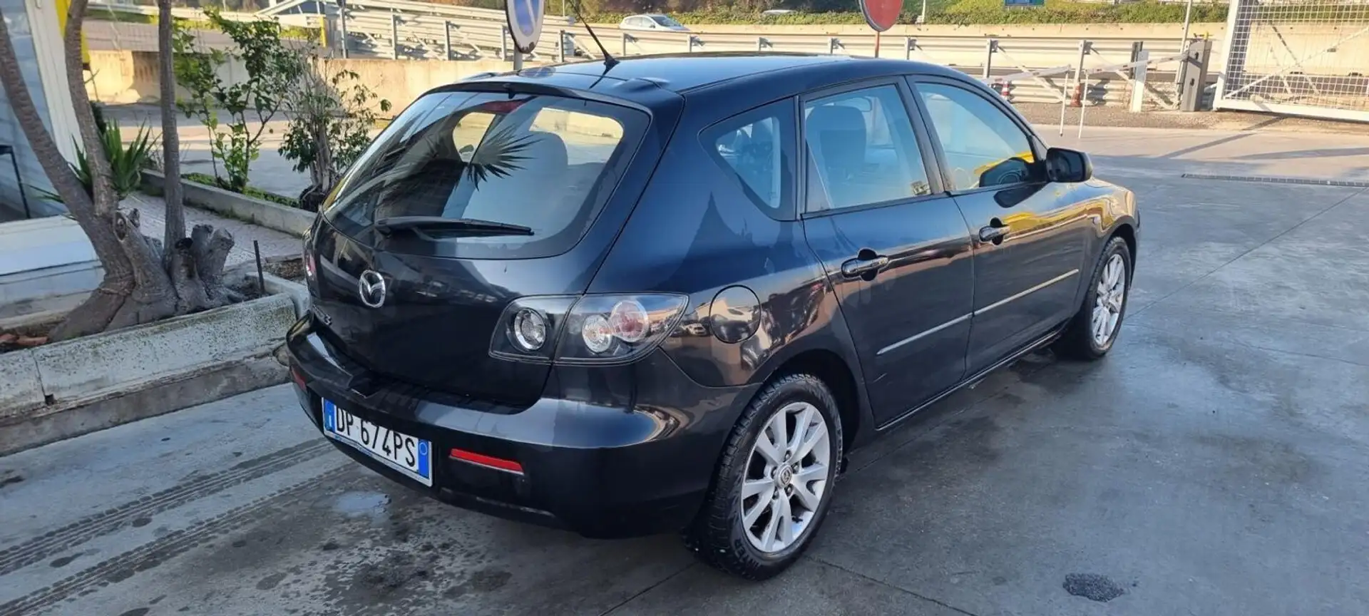 Mazda 3 Mazda3 1.6 TD 16V 109CV Active Nero - 2