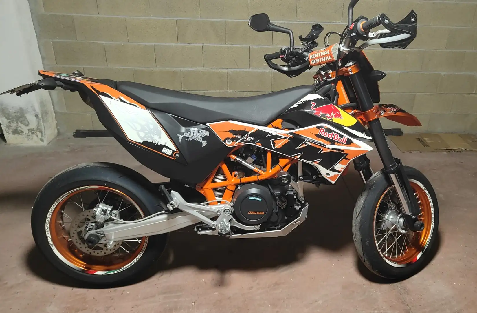 KTM 690 SMC R Orange - 2