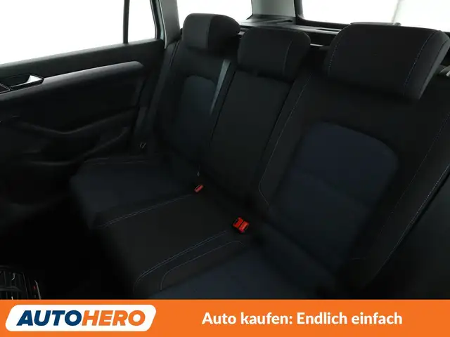 Volkswagen Passat view 14
