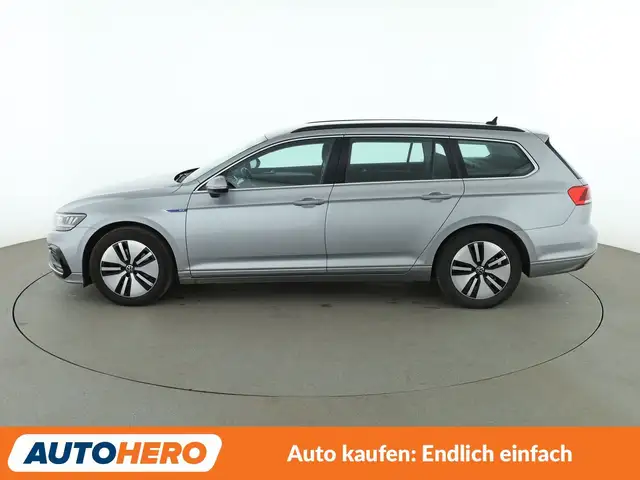 Volkswagen Passat view 3