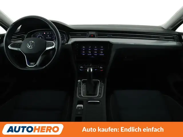Volkswagen Passat view 12