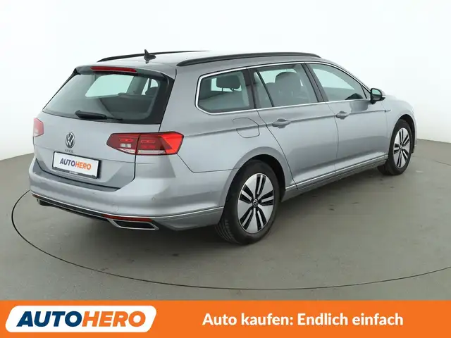 Volkswagen Passat view 6