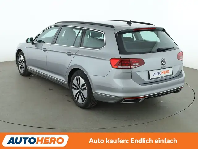 Volkswagen Passat view 4