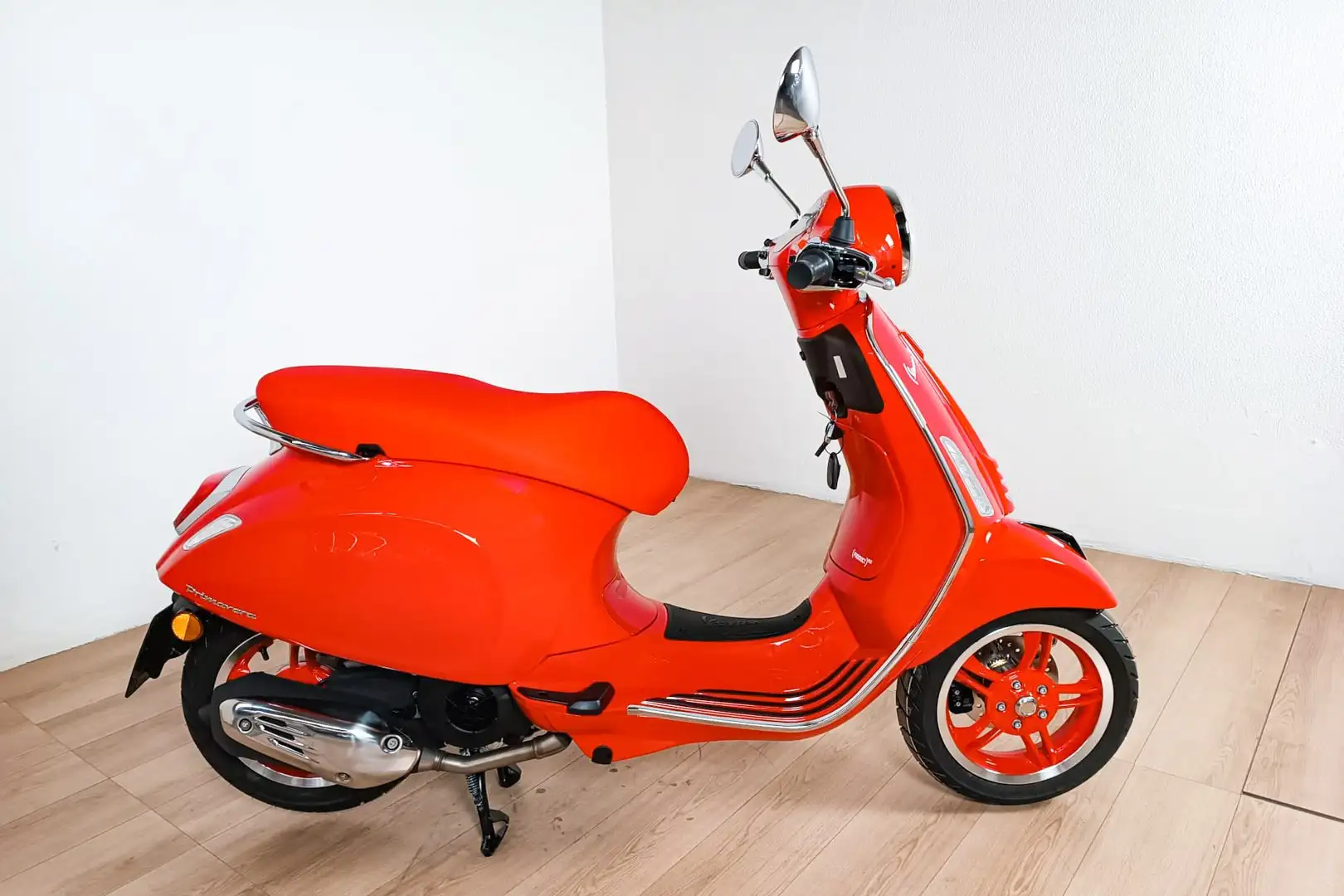 Vespa Primavera 125 Noleggio partire da 6 mesi Roşu - 2