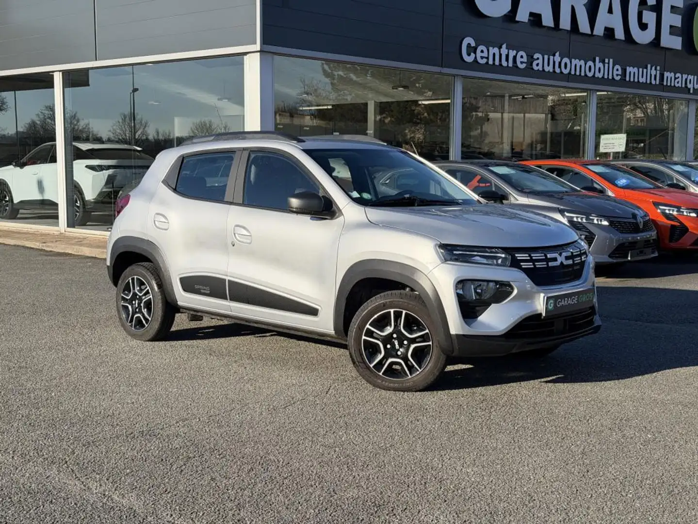 Dacia Spring Essential -23B - 1