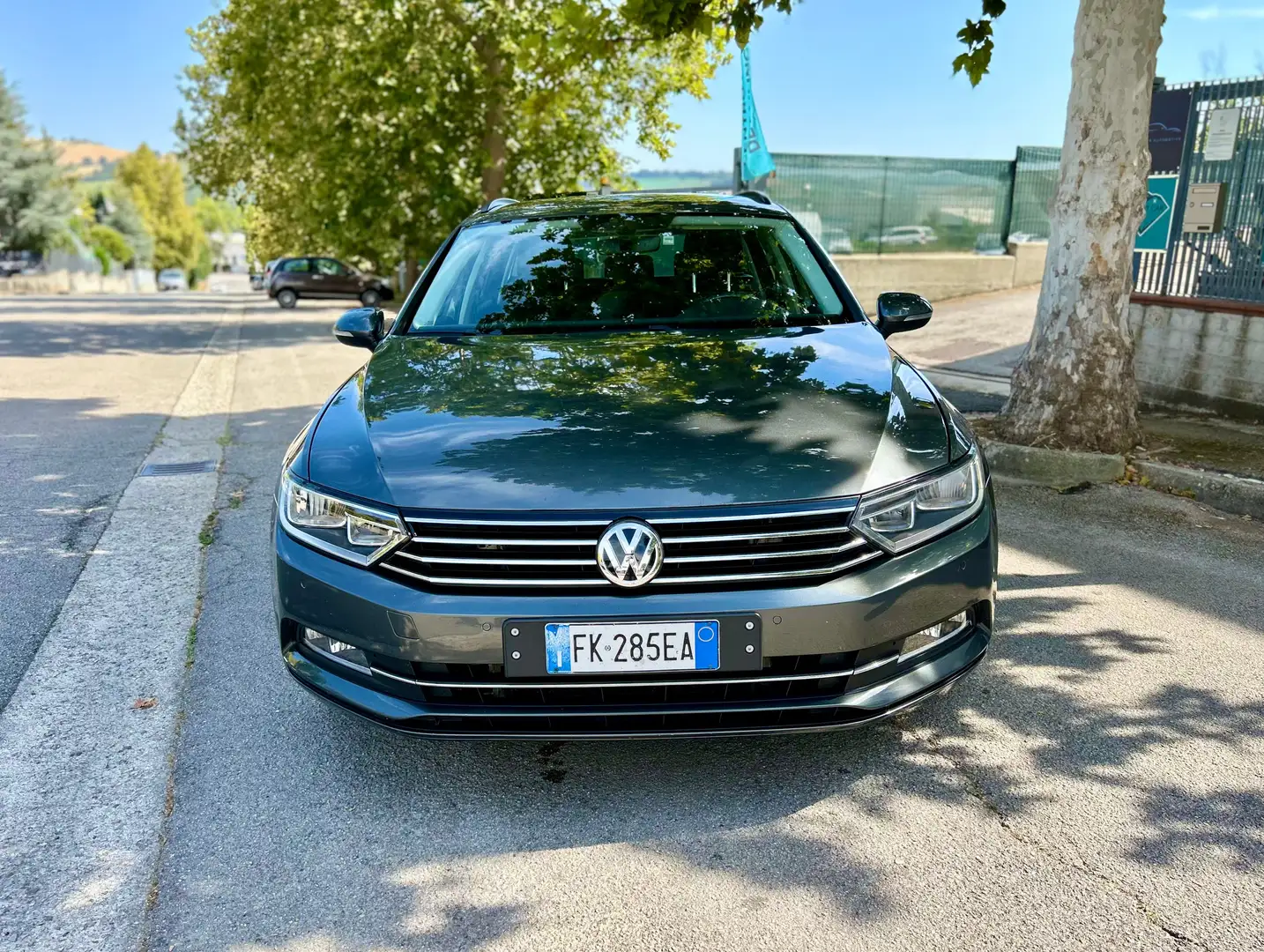 Volkswagen Passat 1.6 TDI SCR DSG Business BMT Grigio - 2