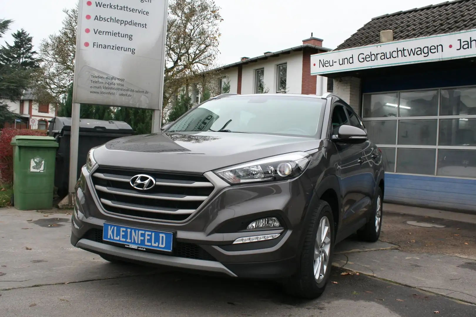 Hyundai TUCSON 1.6 Advantage 2WD Leder-Navi-Sitzhzg.-PDC-Rcam-... Gris - 2