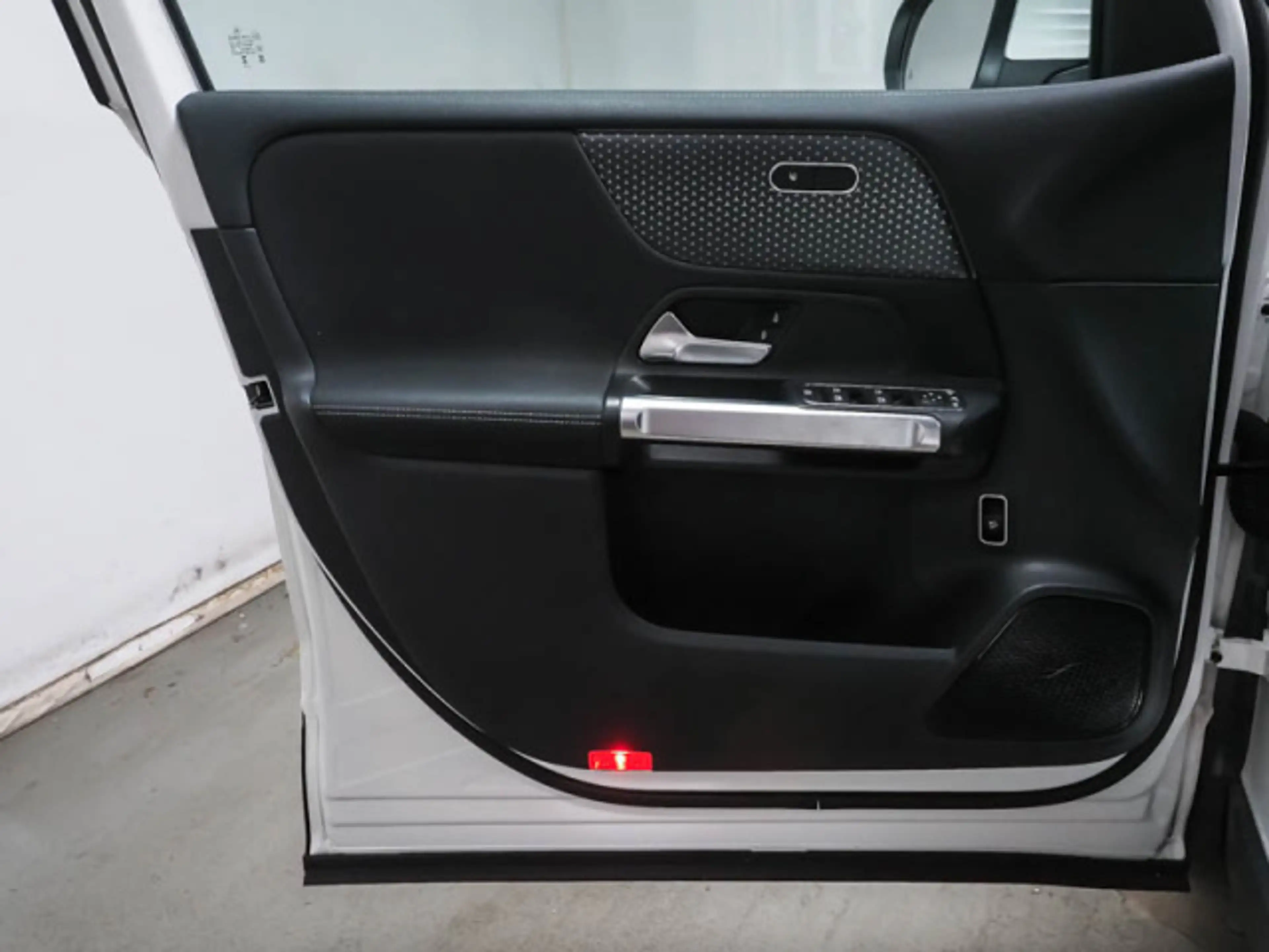 Mercedes-Benz EQB 300 EQB 300 4MATIC Progressive DISTRONIC+AHK+KAMERA — photo 8