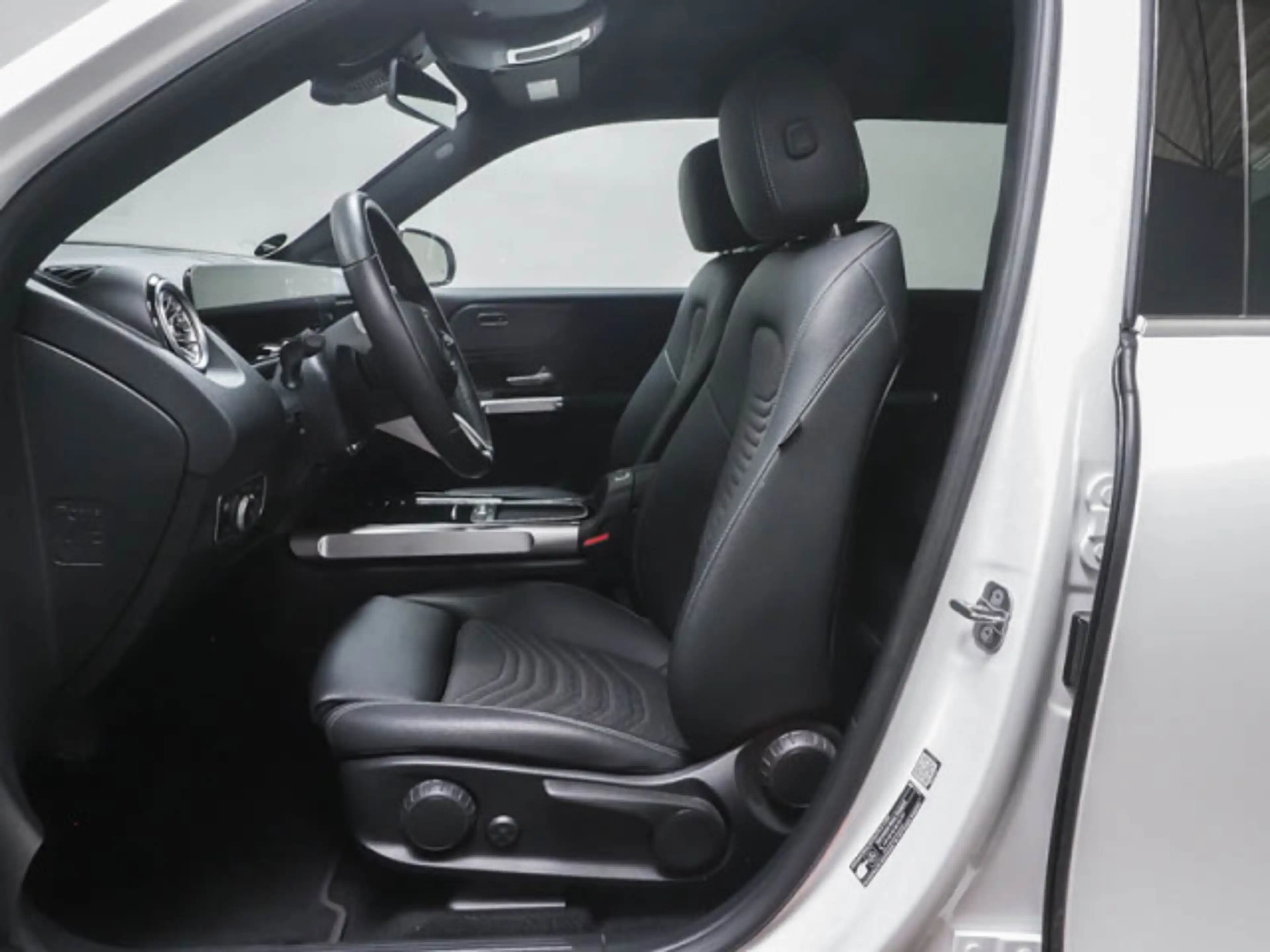Mercedes-Benz EQB 300 EQB 300 4MATIC Progressive DISTRONIC+AHK+KAMERA — photo 6