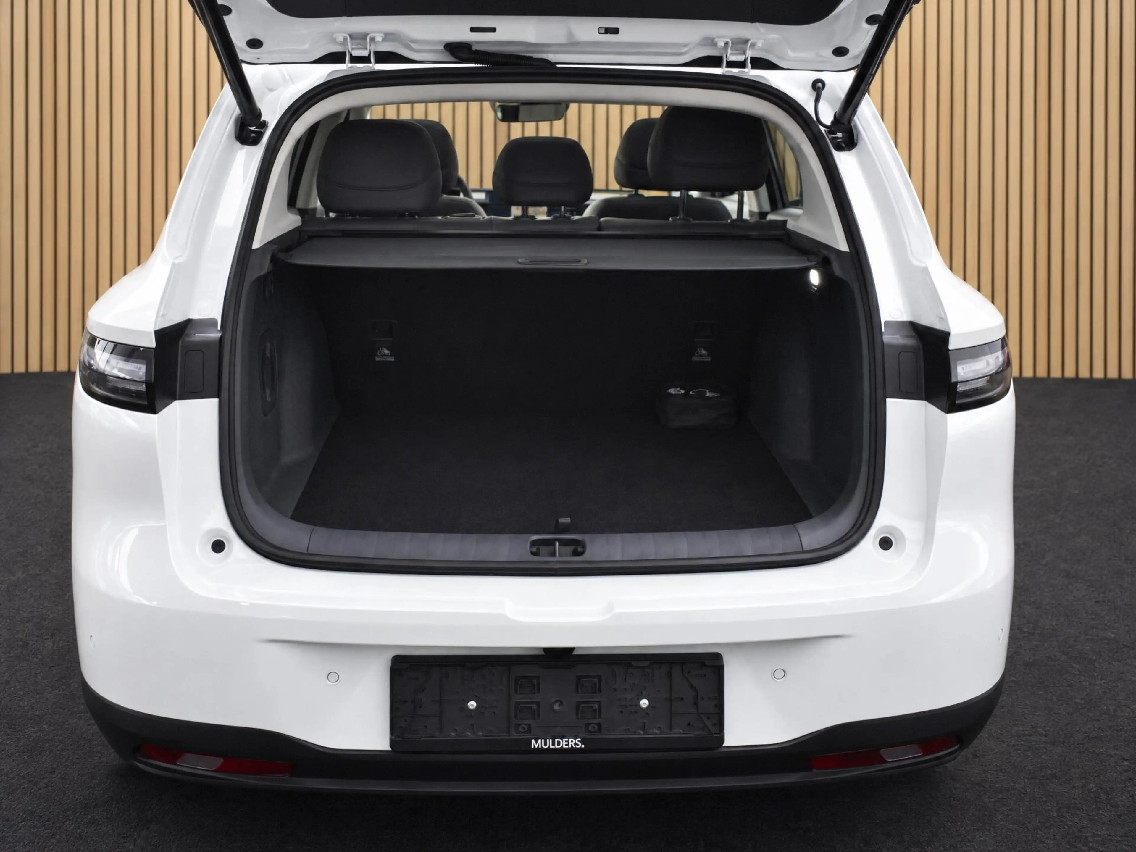 Leapmotor B10 Design ProMax 67.1 kWh FULL OPTIONS — photo 9