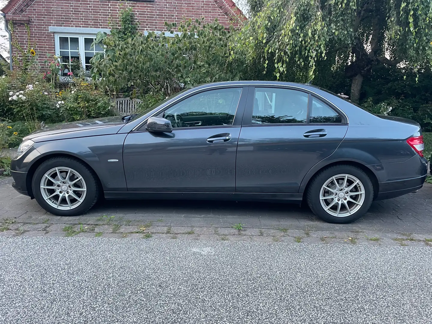 Mercedes-Benz C 180 C-Klasse CGI Automatik BlueEFFICIENCY Grau - 1
