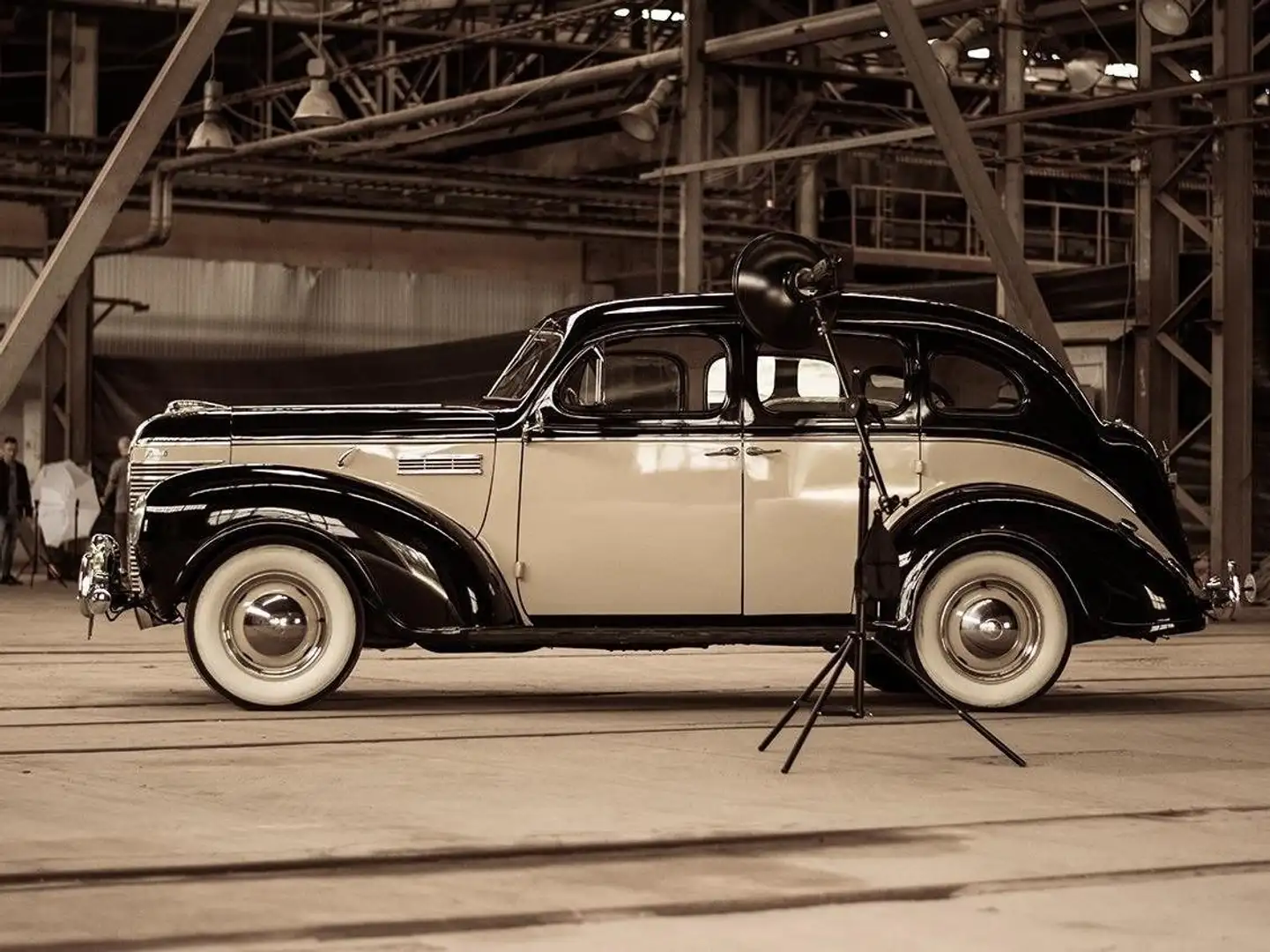 Plymouth Sonstige P8 De Luxe Road King. Restauriert Schwarz - 1