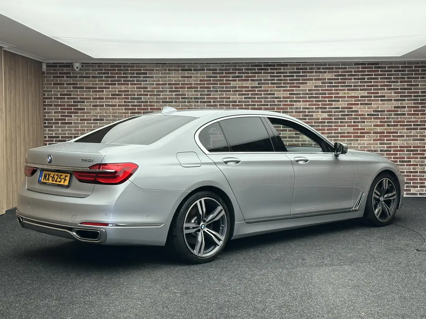 BMW 740 7-serie 740i HEADUP CAMERA LEDER MASSAGE MEMORY Grijs - 2