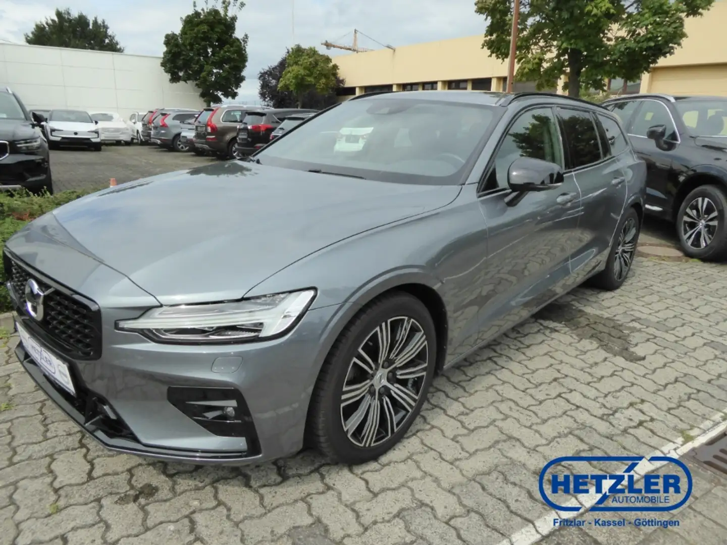 Volvo V60 Kombi R Design B5 Benzin EU6d DAB Bowers & Wilkins Grau - 2