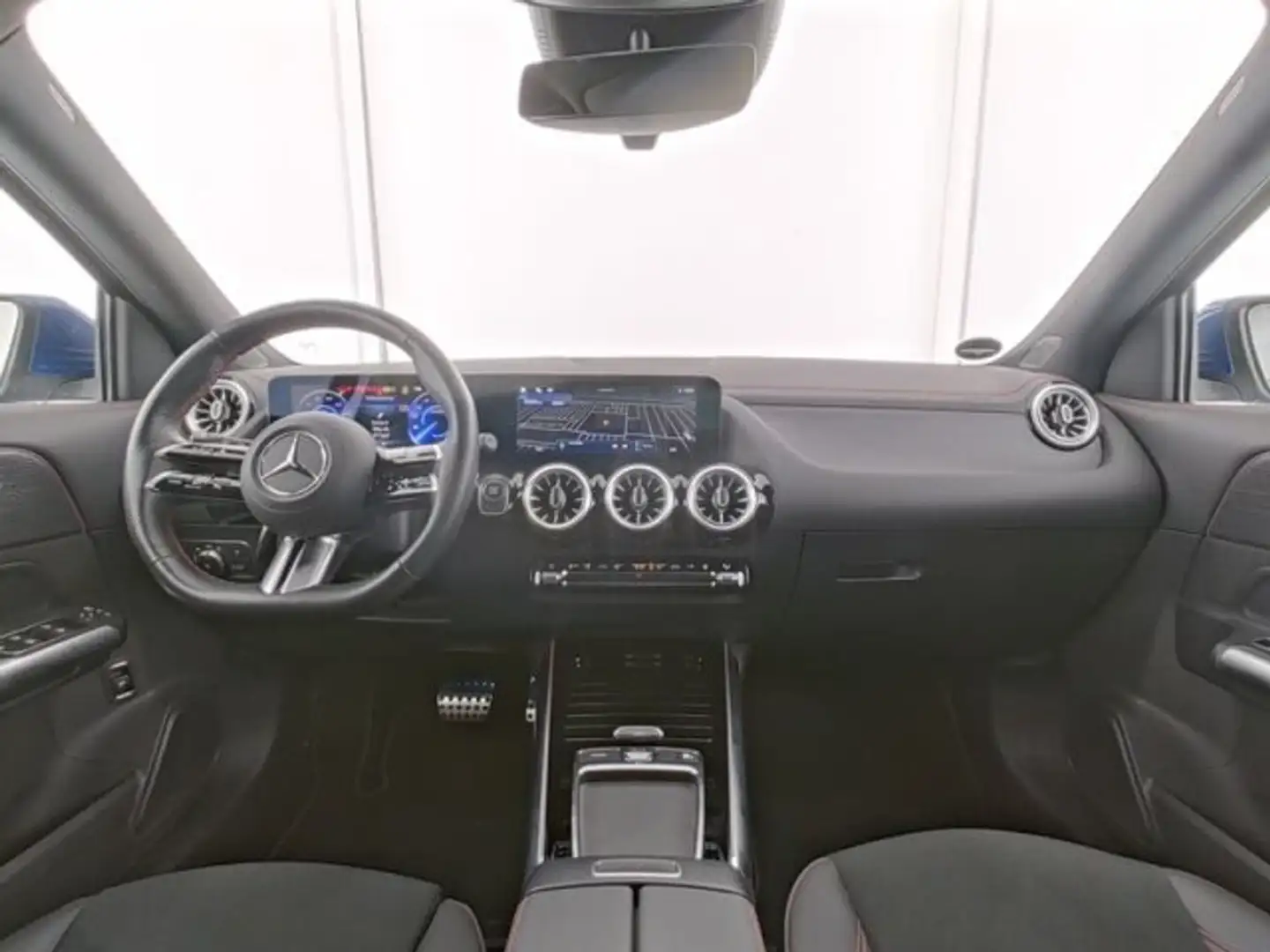 Mercedes-Benz EQA 350 EQA 350 4MATIC AMG Line Advanced AHK Distr 360° Blau - 2