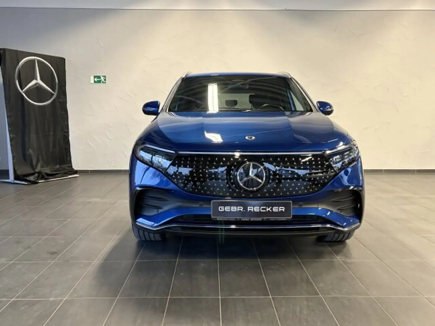 Mercedes-Benz EQA 350 EQA 350 4MATIC AMG Line Advanced AHK Distr 360° Blau - 2