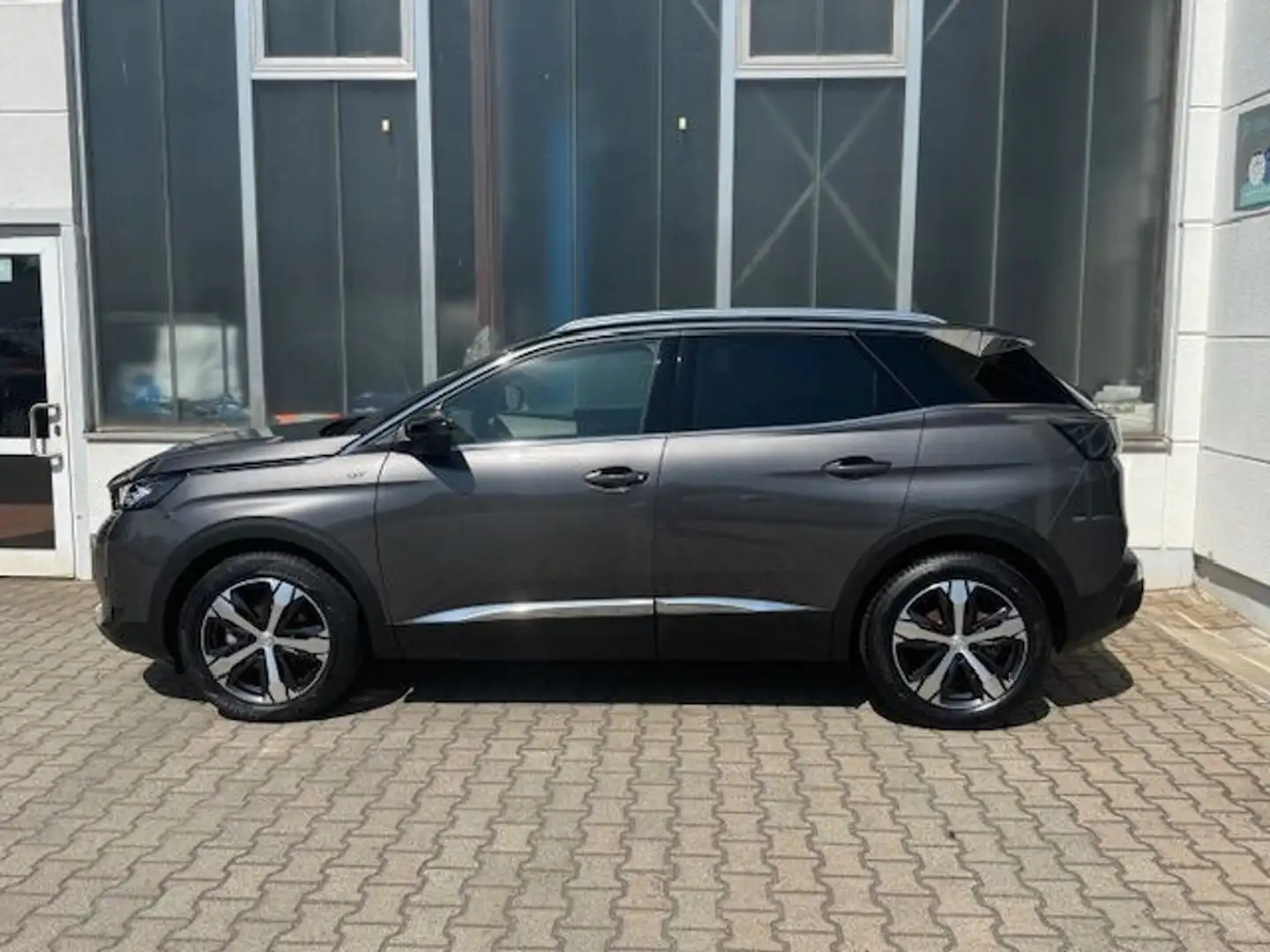 Peugeot 3008 BlueHDi 130 Stop & Start EAT8 GT Pack Grau - 2