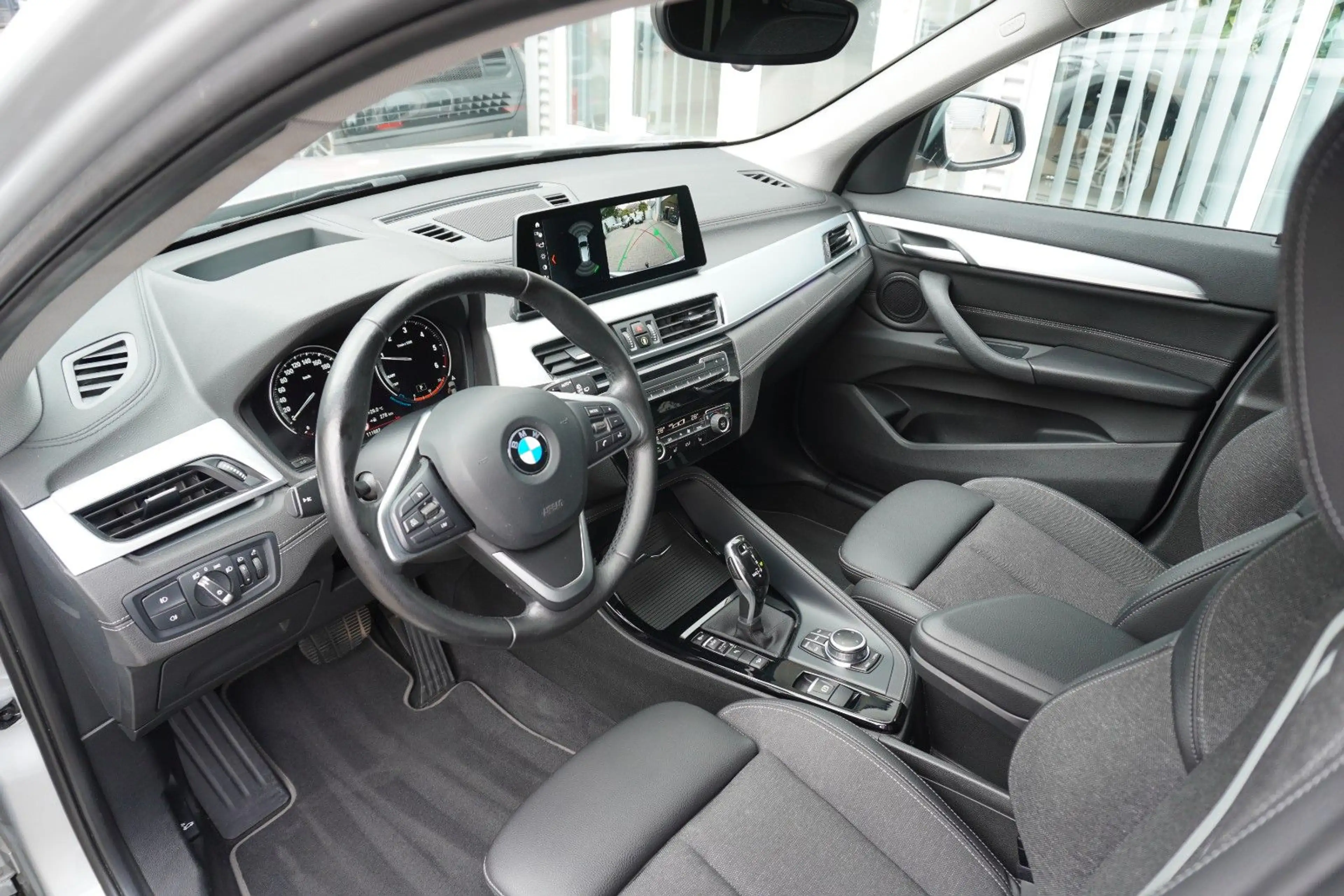 BMW X1 xDrive20d LCI Sport MY20 HUD NaviPro AHK Kam — photo 12
