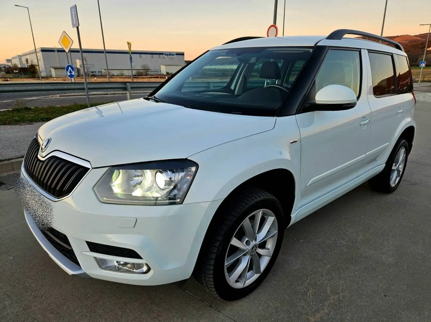 Skoda Yeti Yeti 2.0TDI 4x4 DSG Joy Weiß - 2