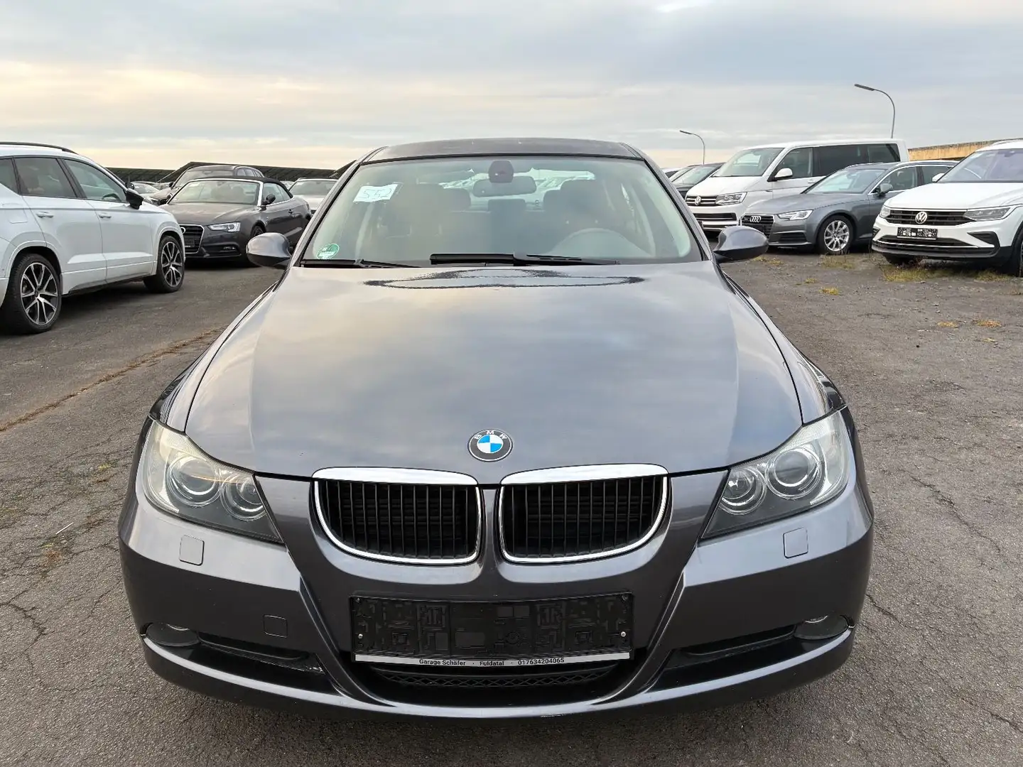 BMW 318 3 Limousine 318i Xenon PDC Klimaautomatik Gris - 2