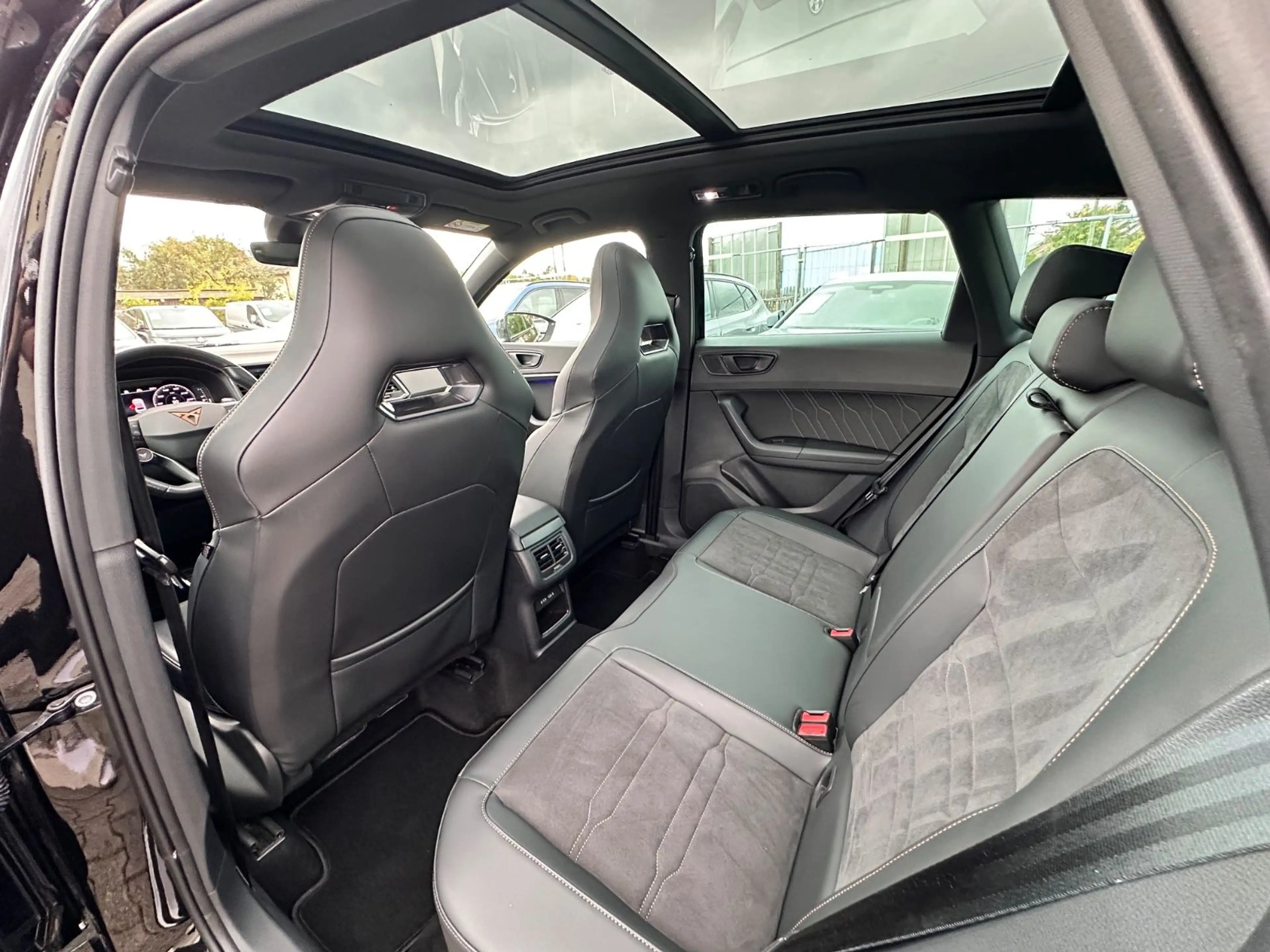 CUPRA Ateca VZ 4Drive Navi Pano T-Leder 360° ACC Beats — photo 27