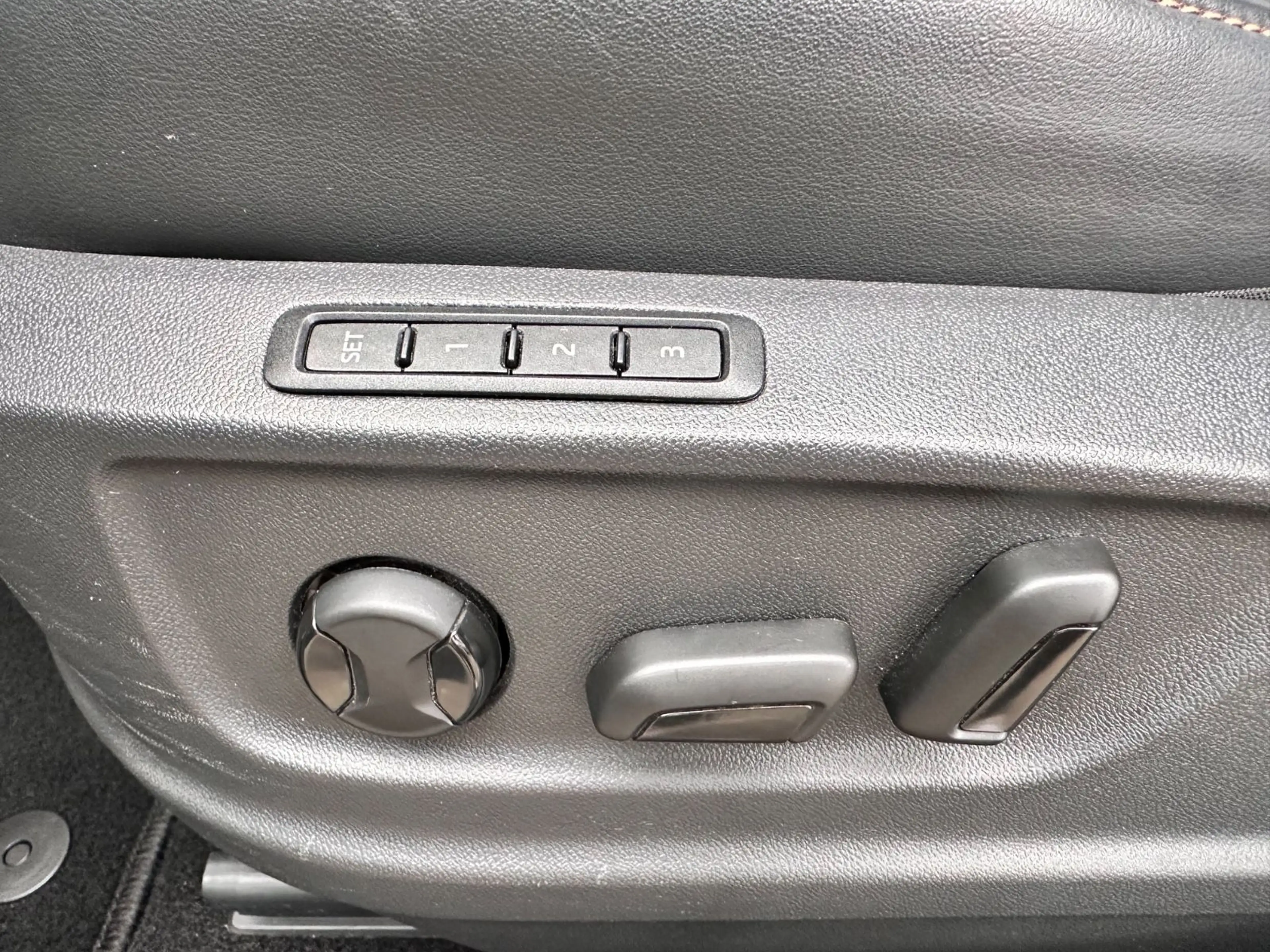 CUPRA Ateca VZ 4Drive Navi Pano T-Leder 360° ACC Beats — photo 10