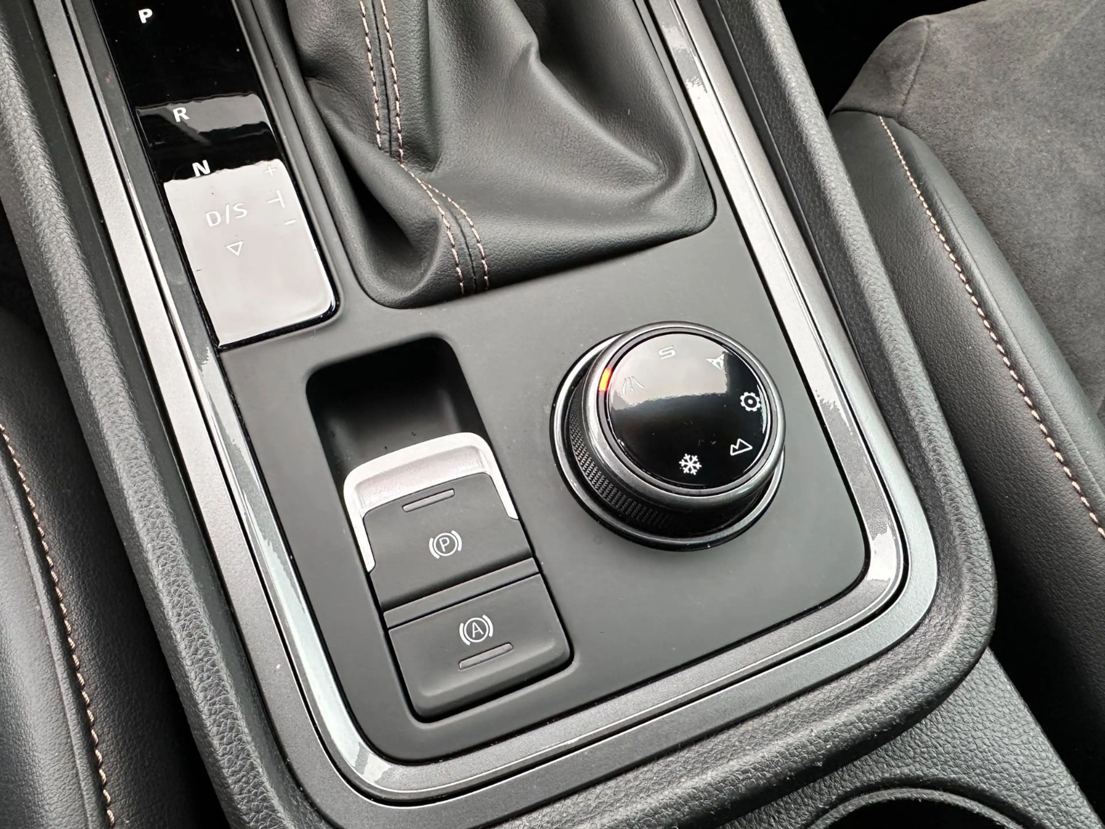 CUPRA Ateca VZ 4Drive Navi Pano T-Leder 360° ACC Beats — photo 15