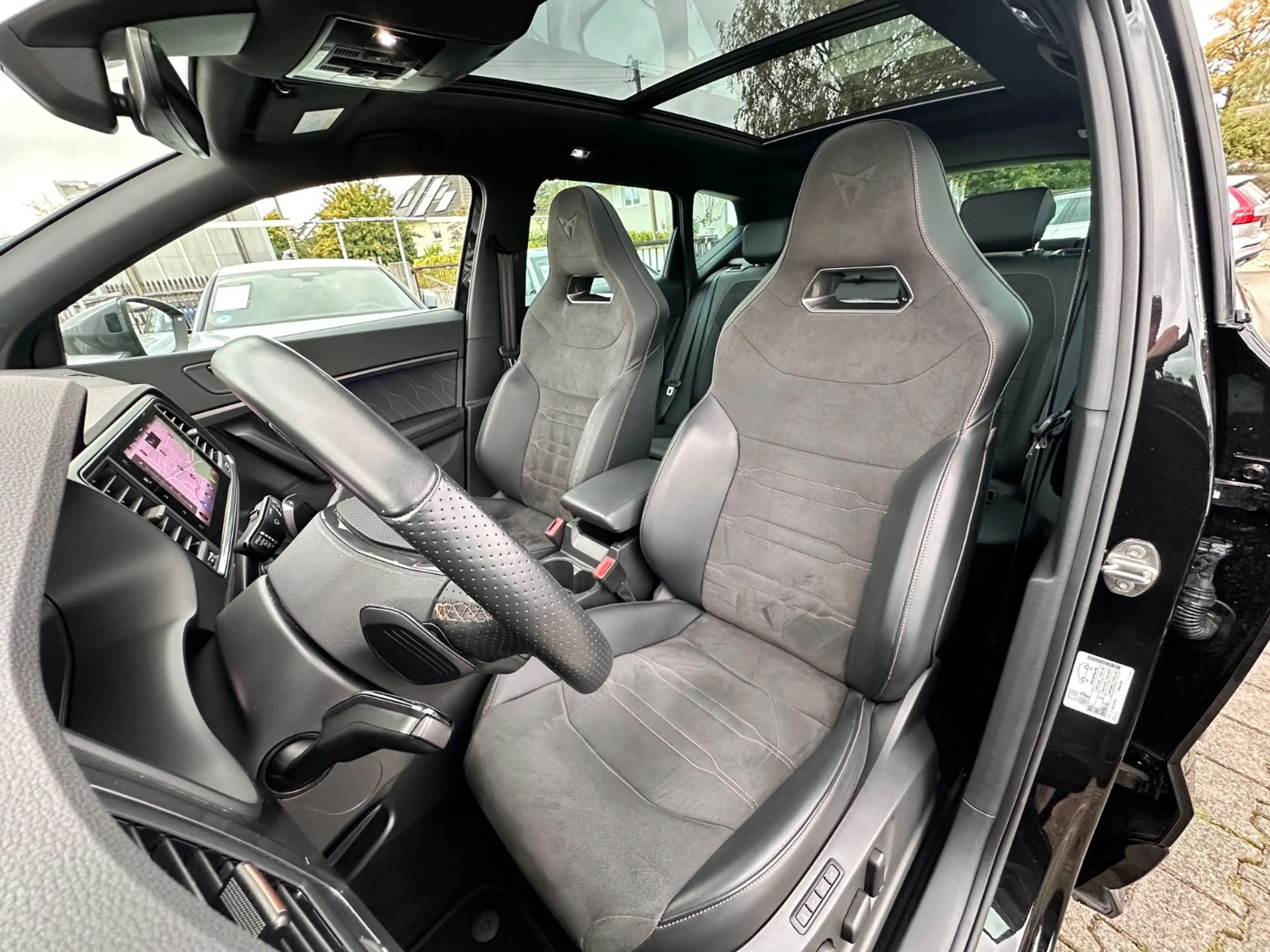 CUPRA Ateca VZ 4Drive Navi Pano T-Leder 360° ACC Beats — photo 24