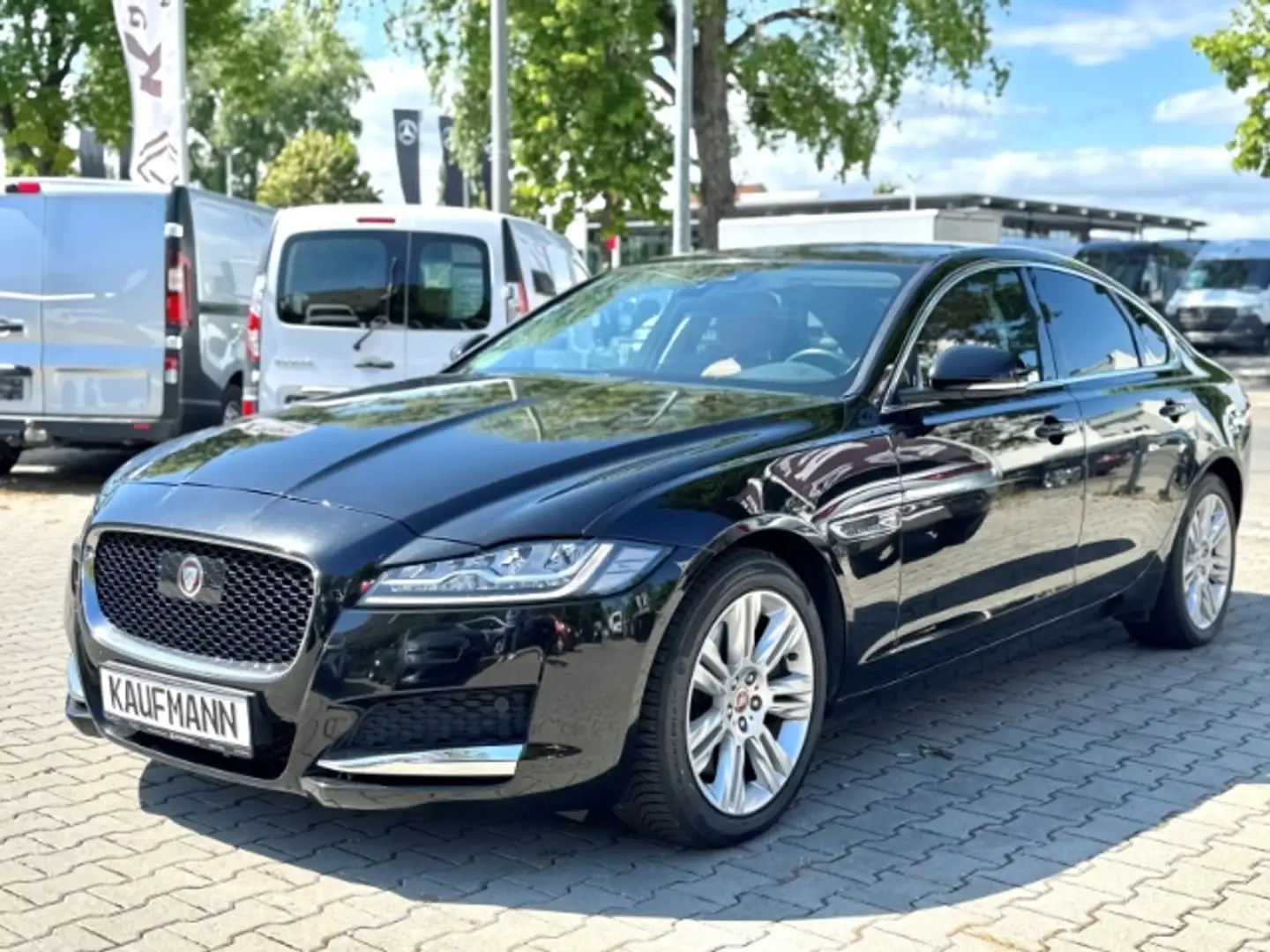 Jaguar XF Portfolio 30d Schwarz - 1