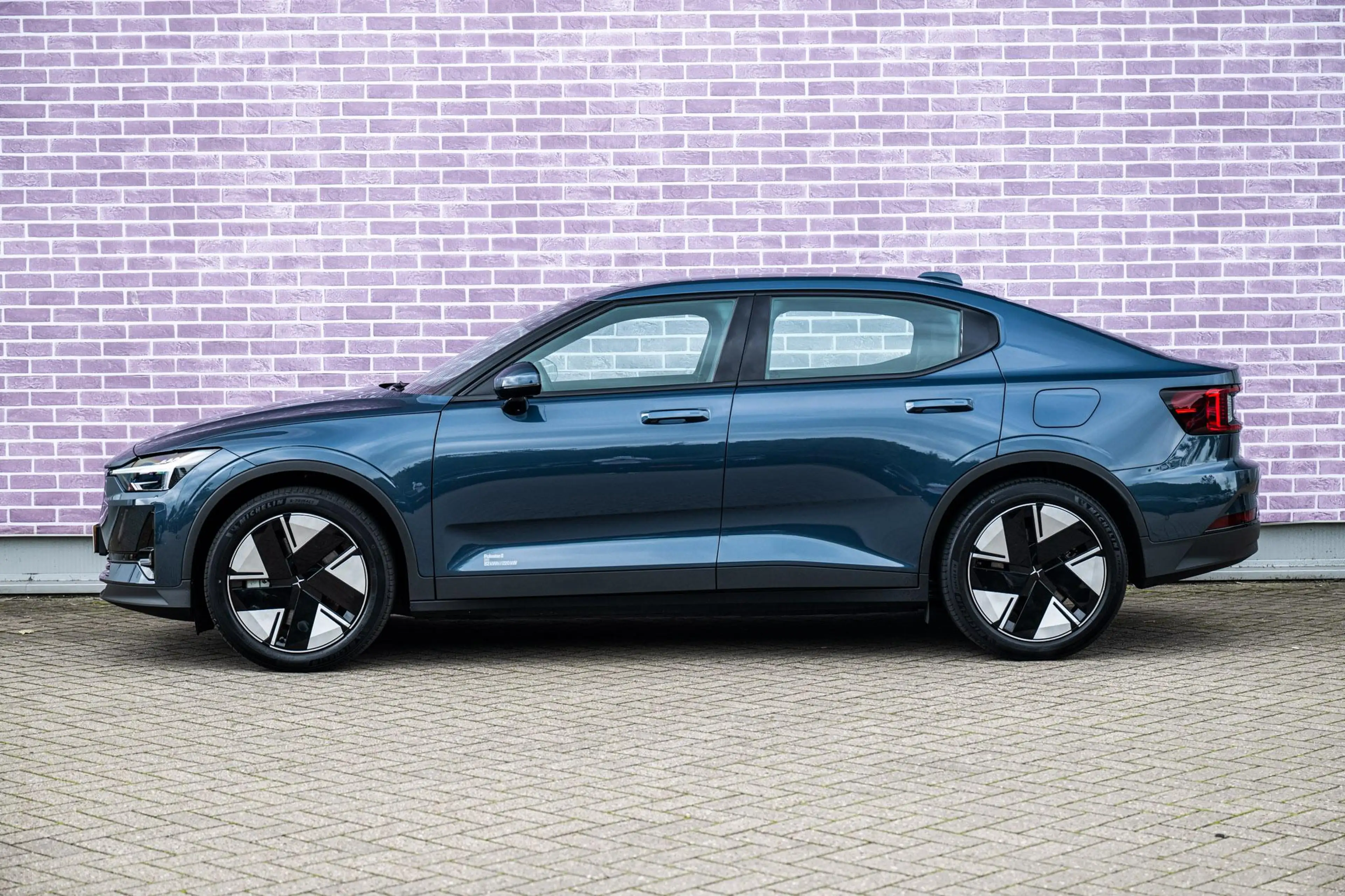 Polestar 2 Long Range Single Motor Plus 82 kWh — photo 4