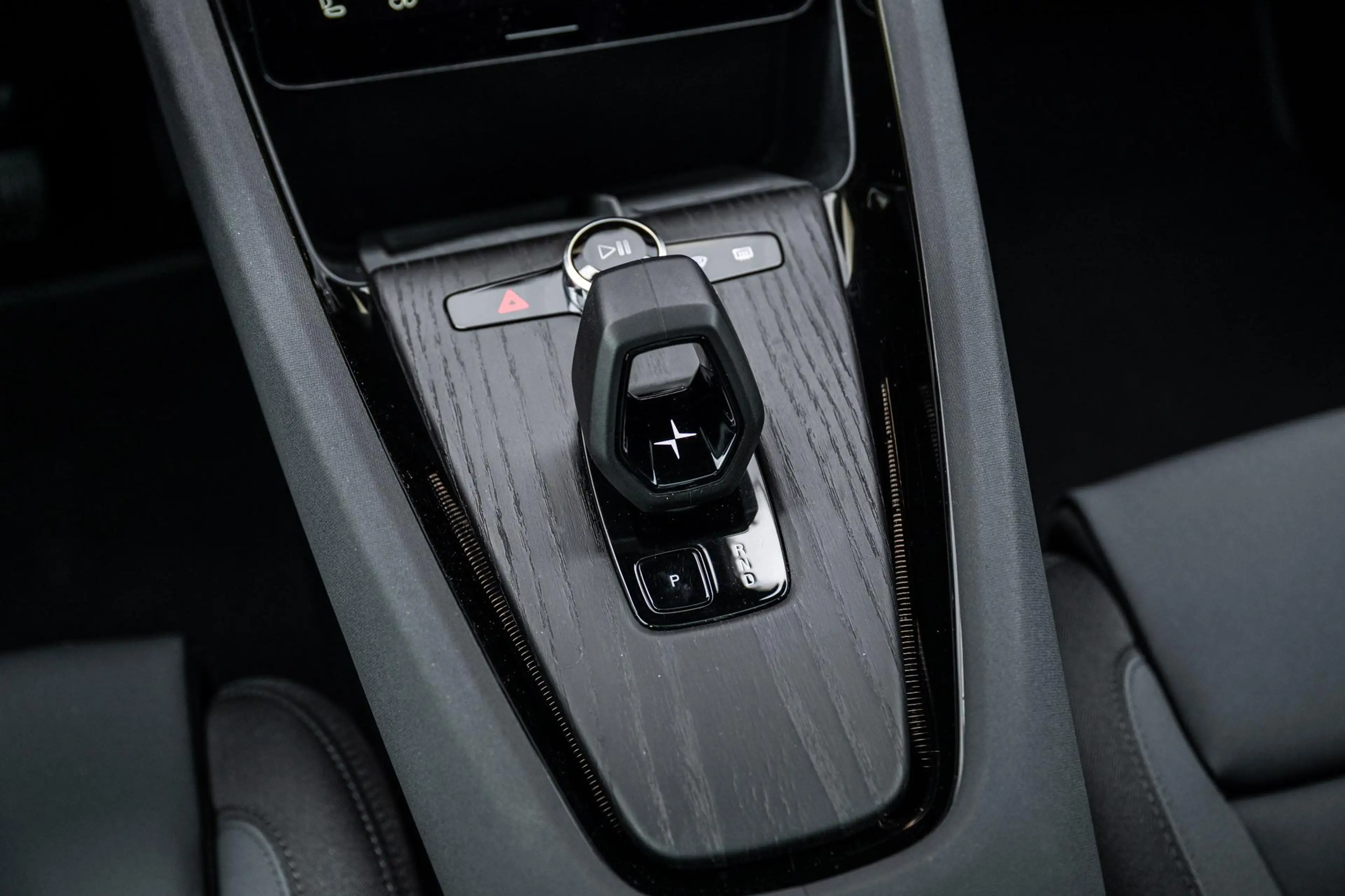 Polestar 2 Long Range Single Motor Plus 82 kWh — photo 14