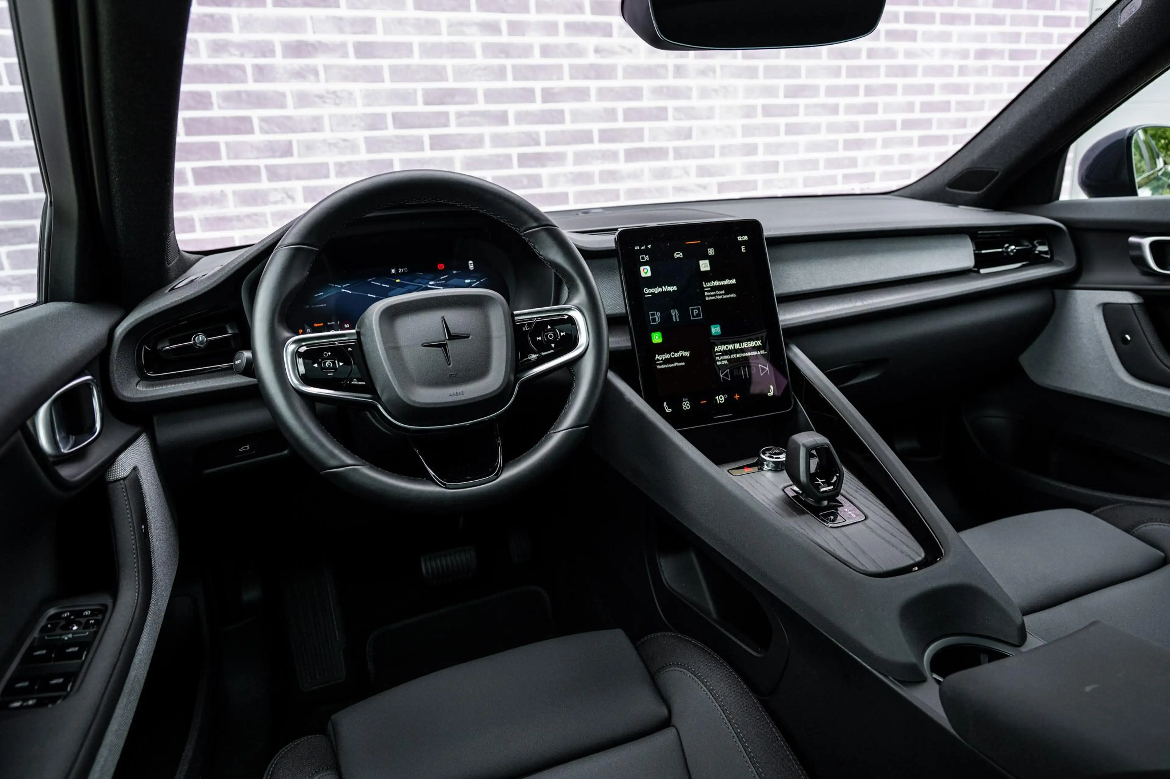 Polestar 2 Long Range Single Motor Plus 82 kWh — photo 11