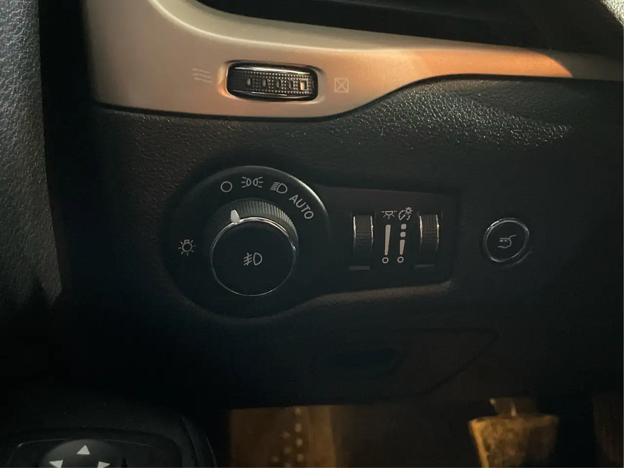 Jeep Cherokee снимка Jeep Cherokee