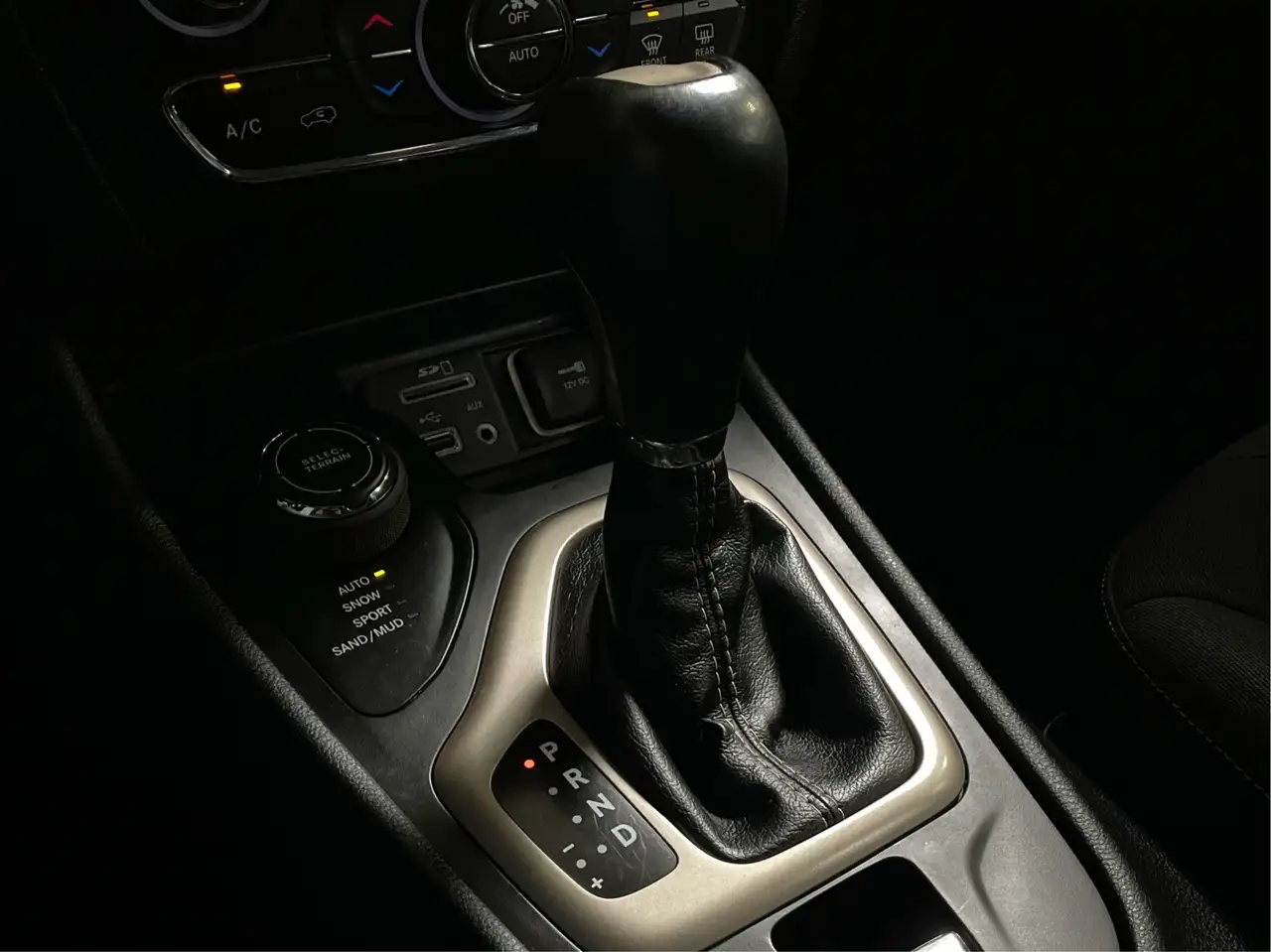 Jeep Cherokee снимка Jeep Cherokee