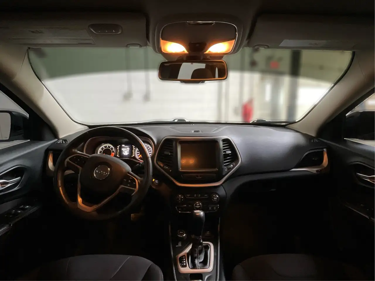 Jeep Cherokee снимка Jeep Cherokee