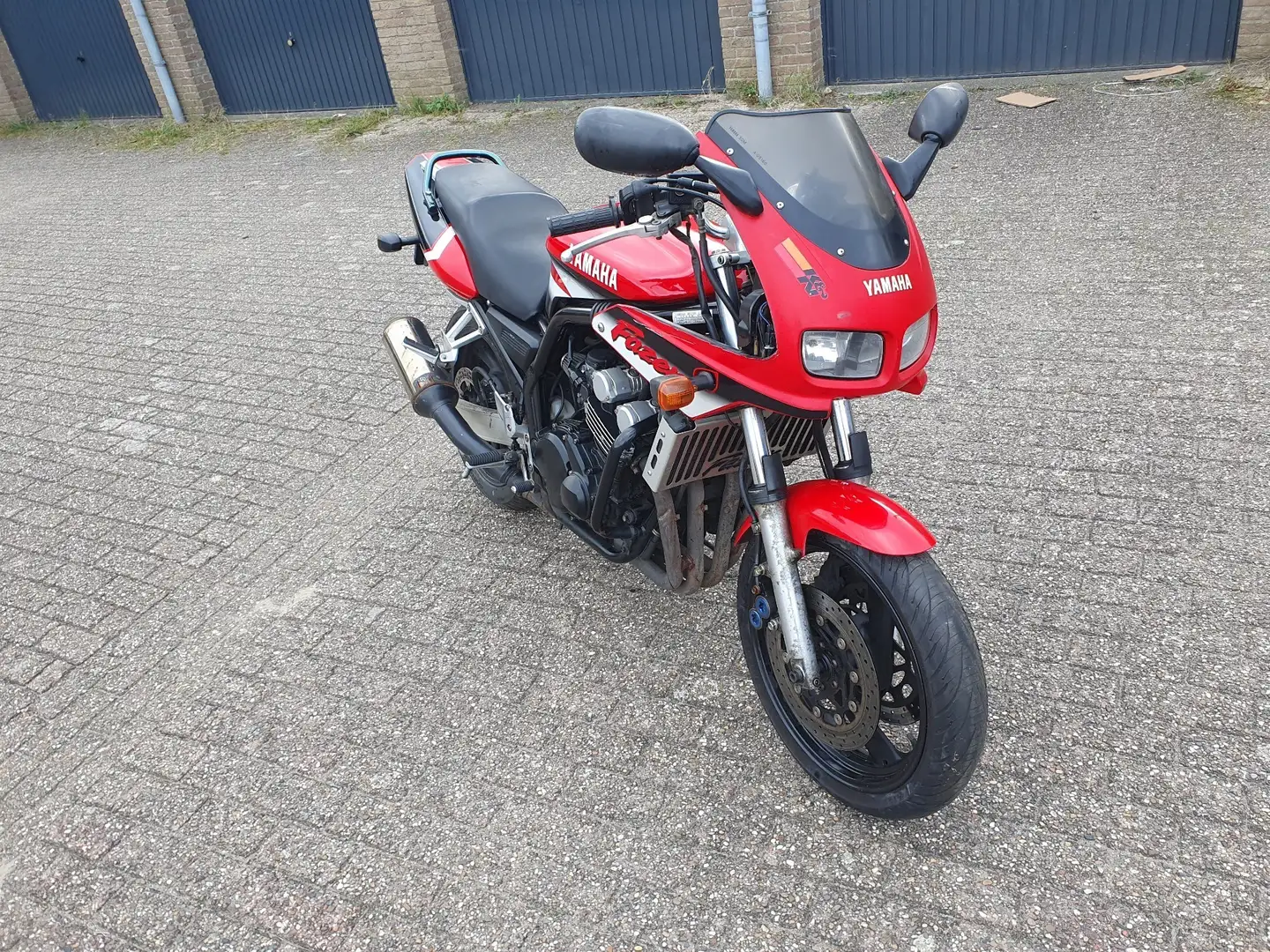 Yamaha FZS 600 S met koppelingsproblemen loop of sloop Rojo - 1